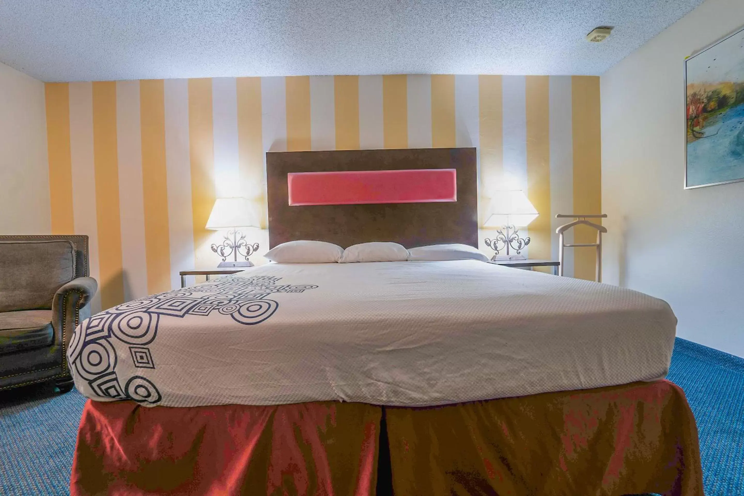 Bedroom, Bed in Royal Plaza Inn Indio