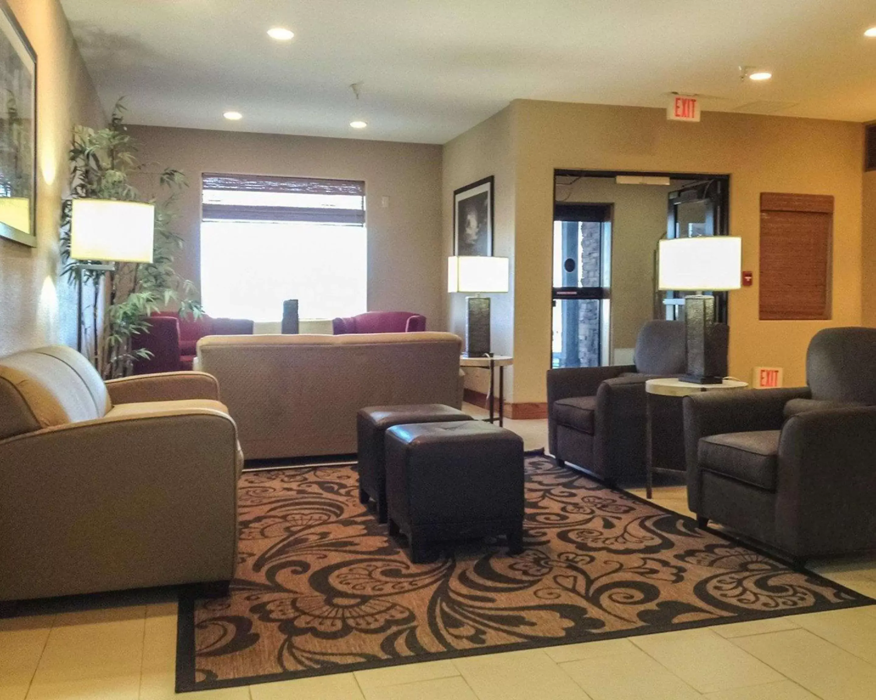 Lobby or reception, Seating Area in Comfort Inn Garden City
