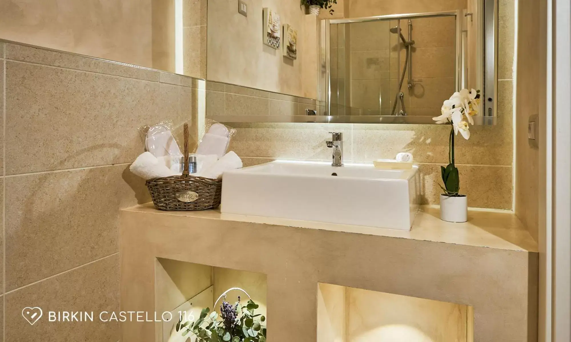 Shower, Bathroom in Albergo Diffuso Birkin Castello