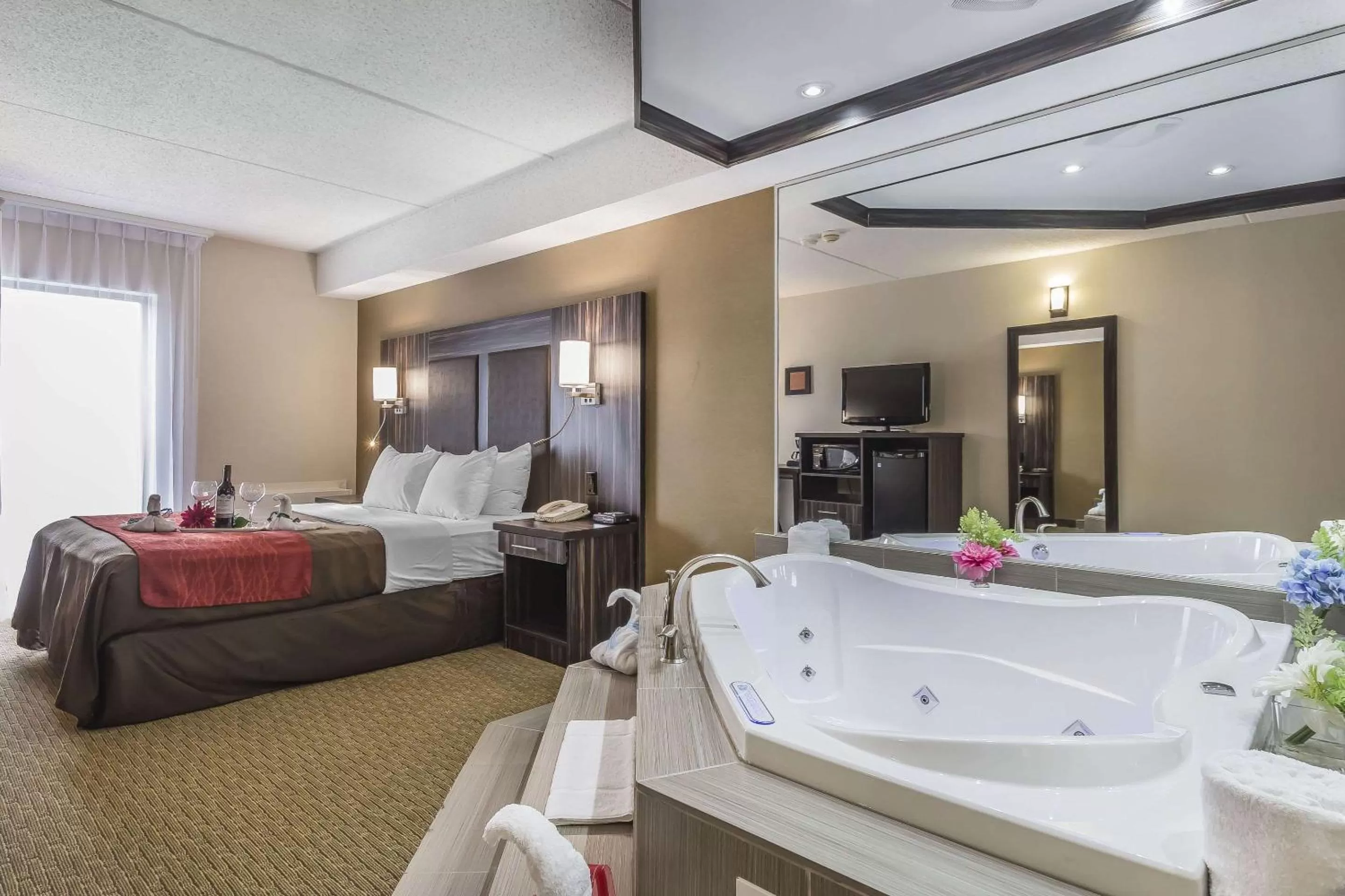 Photo of the whole room, Bed in Comfort Inn Trenton