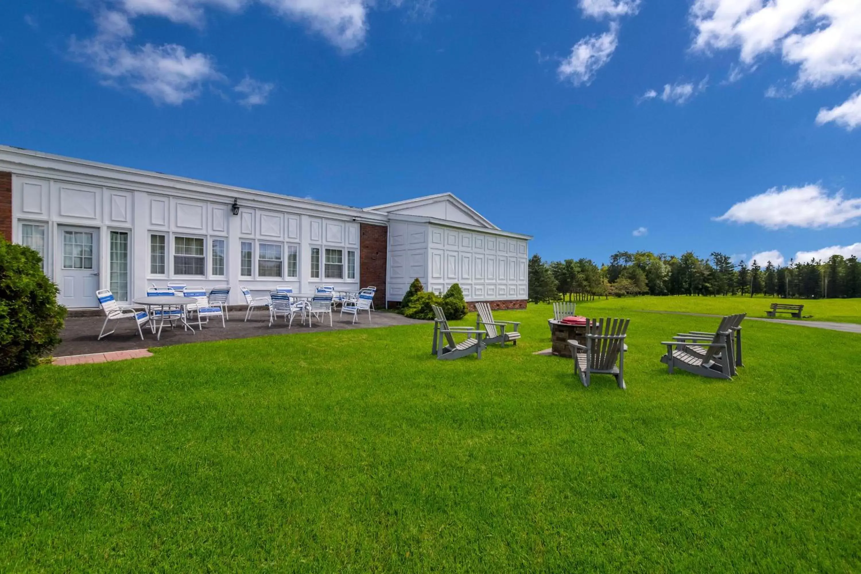 Property building in Best Western University Inn Property building in Best Western University Inn