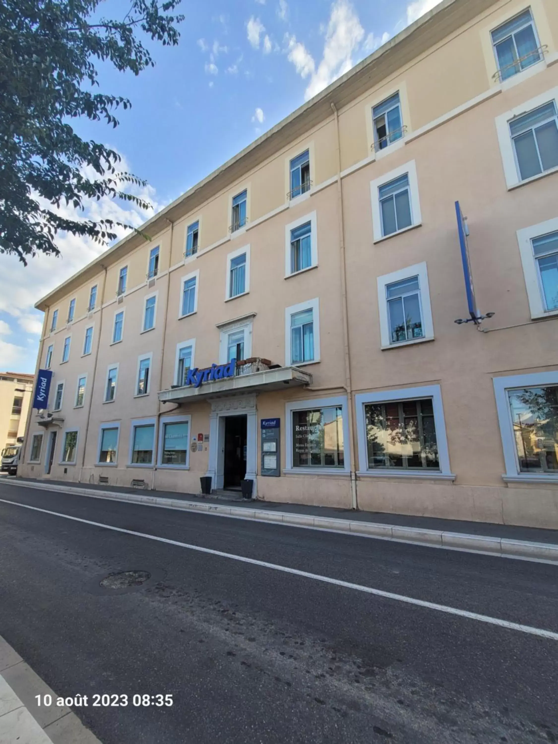 Property Building in HOTEL KYRIAD ORANGE Centre A7-A9 - 3 etoiles - HOTEL DES PRINCES