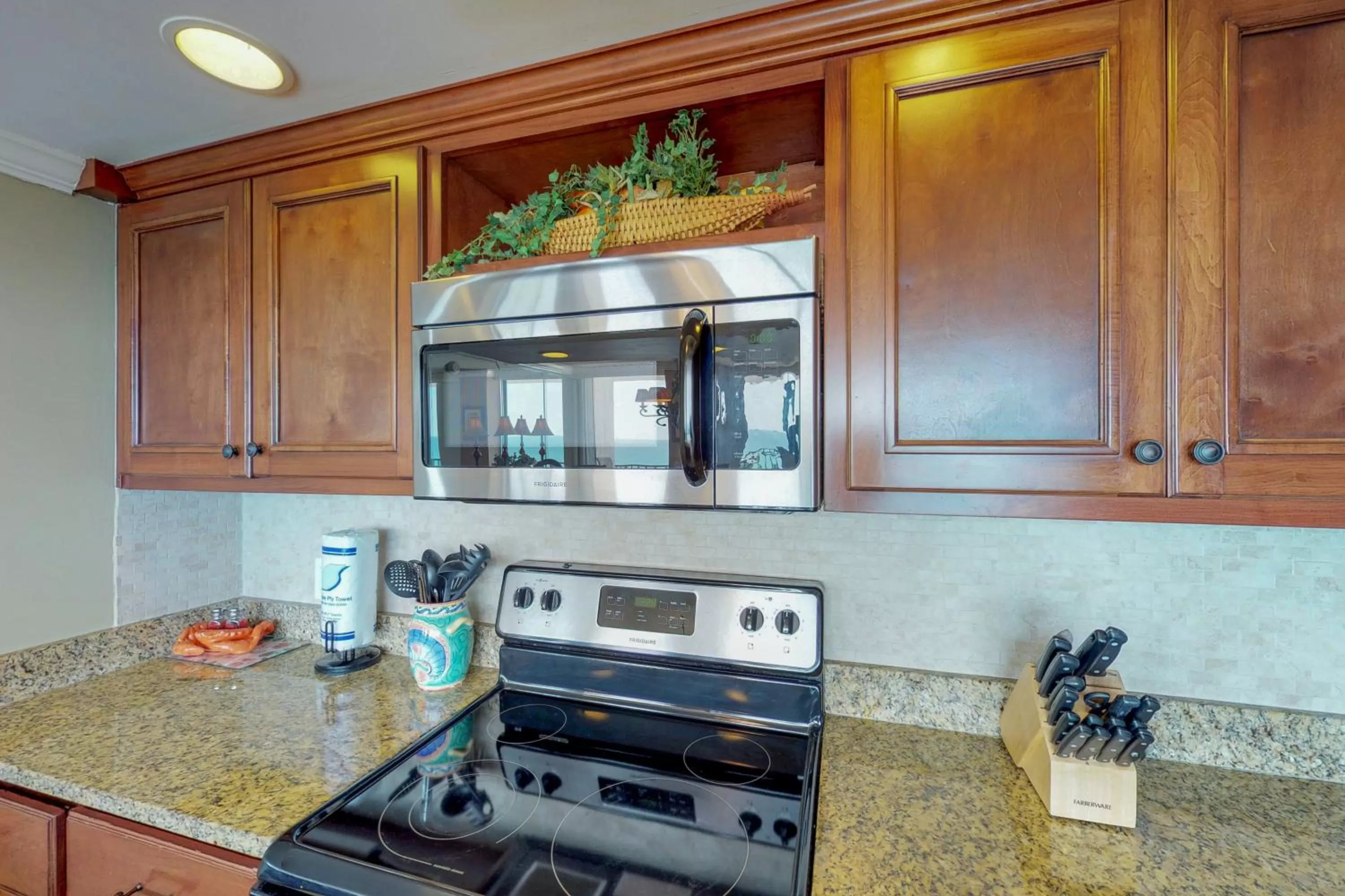 Kitchen/Kitchenette in Seachase 704E