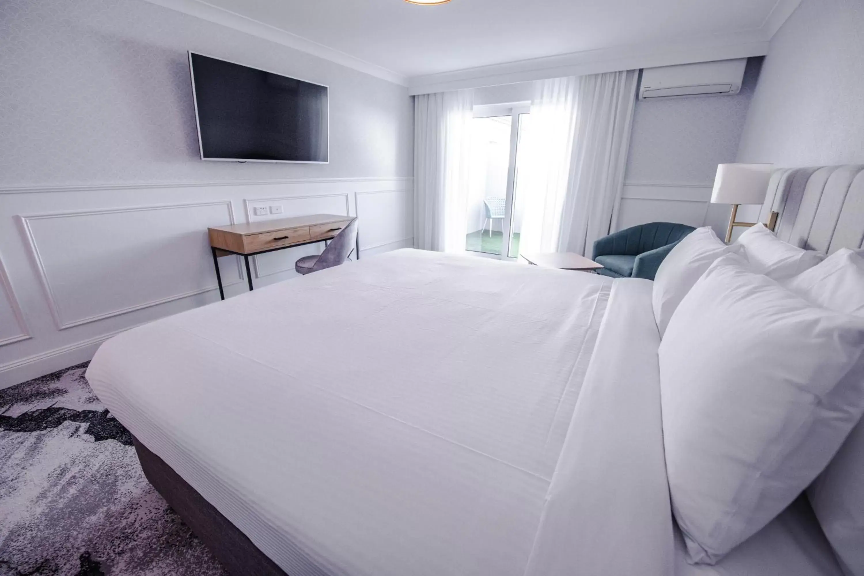Bedroom, Bed in Comfort Inn Towradgi Beach