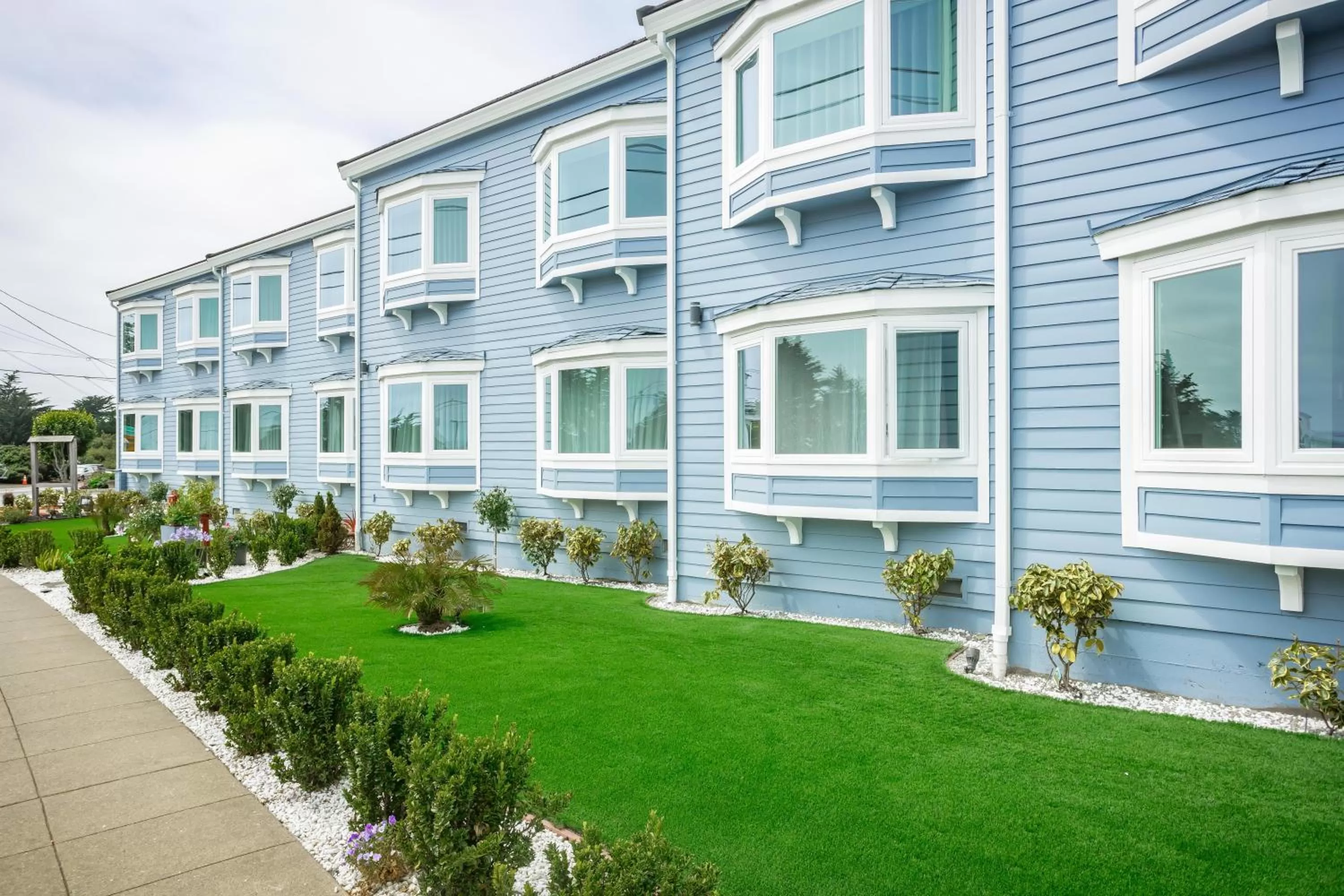 Property building in Harbor View Inn