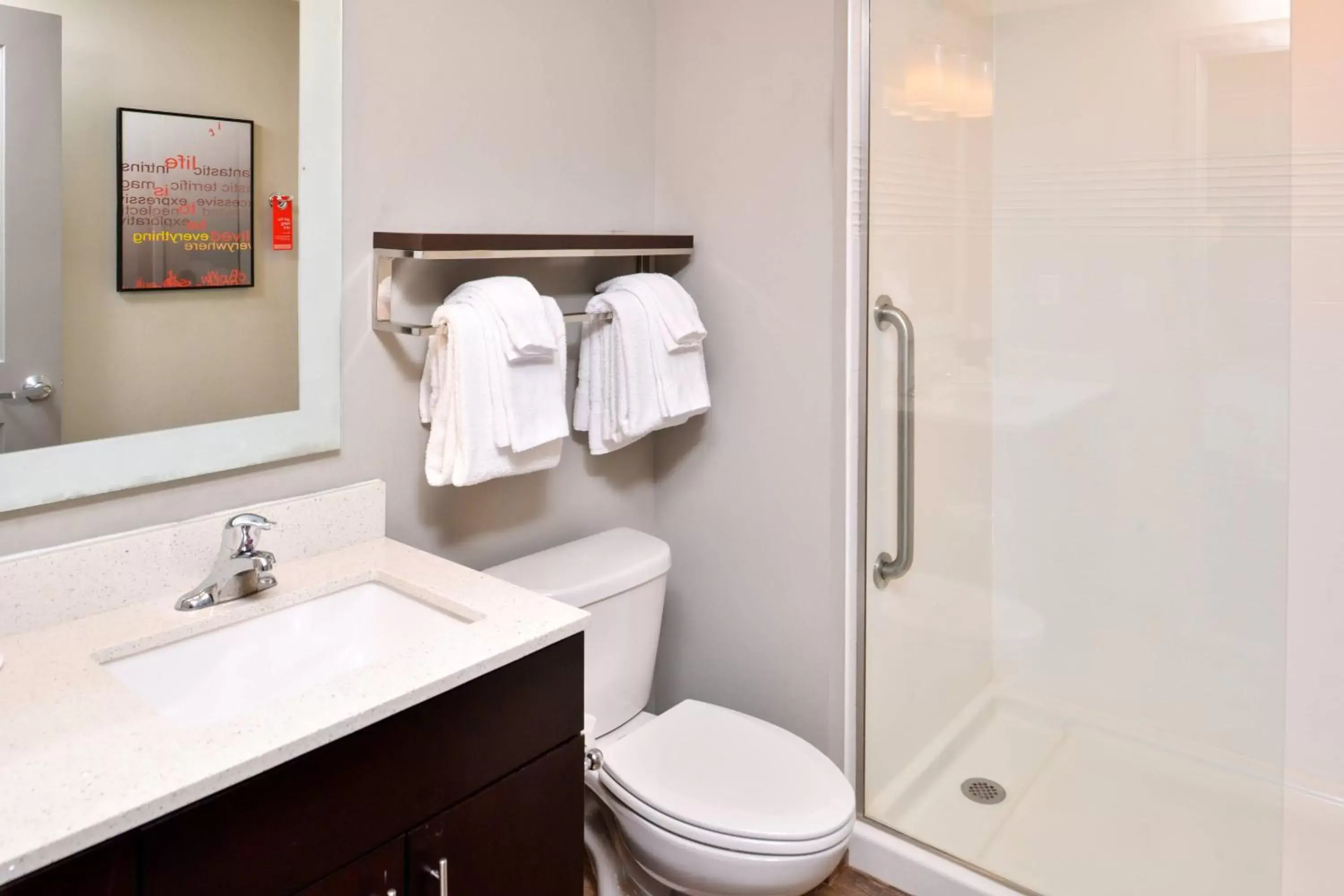 Bathroom in TownePlace Suites by Marriott Laplace