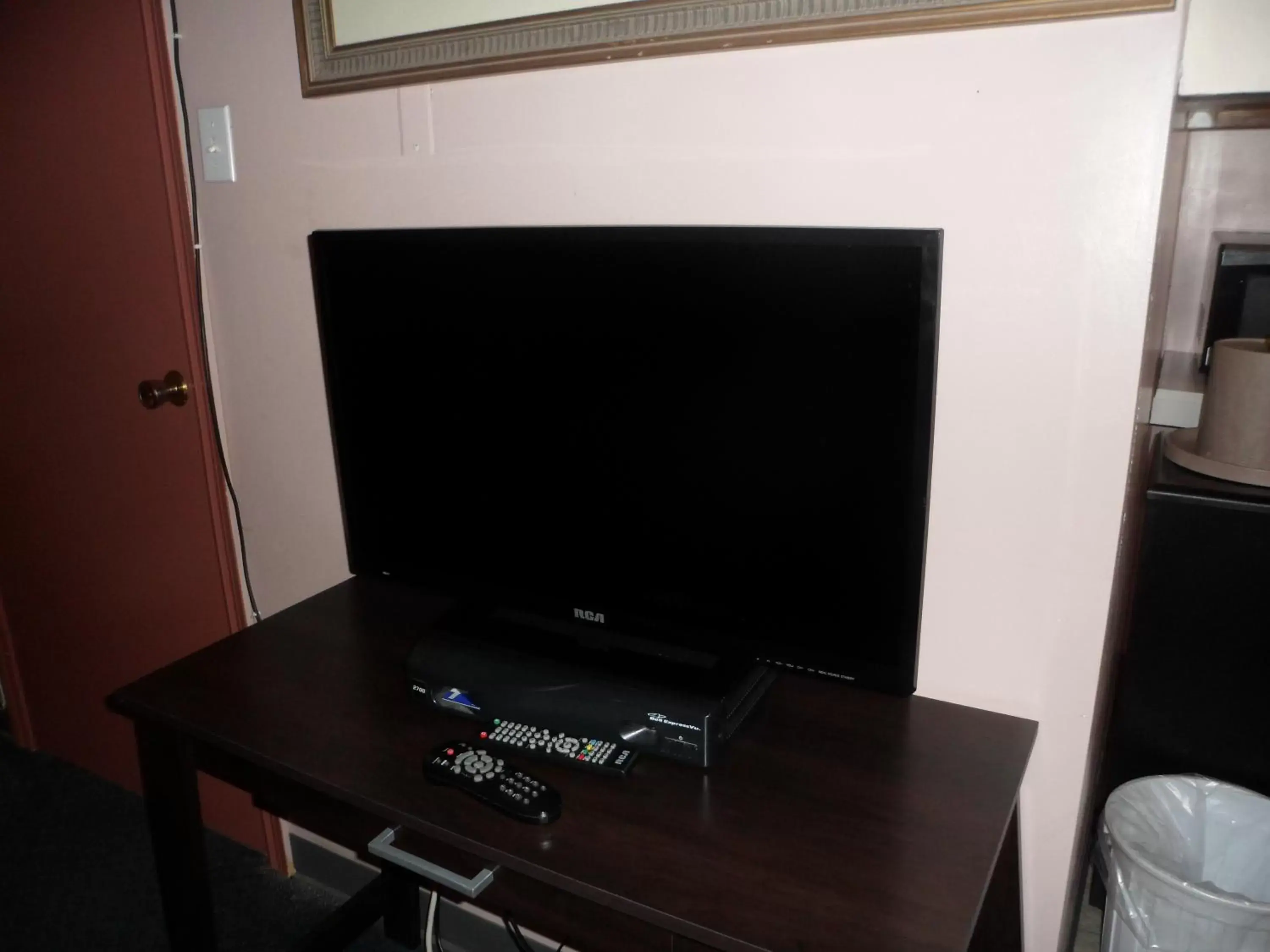 TV and multimedia, TV/Entertainment Center in The Silver Birch Motel