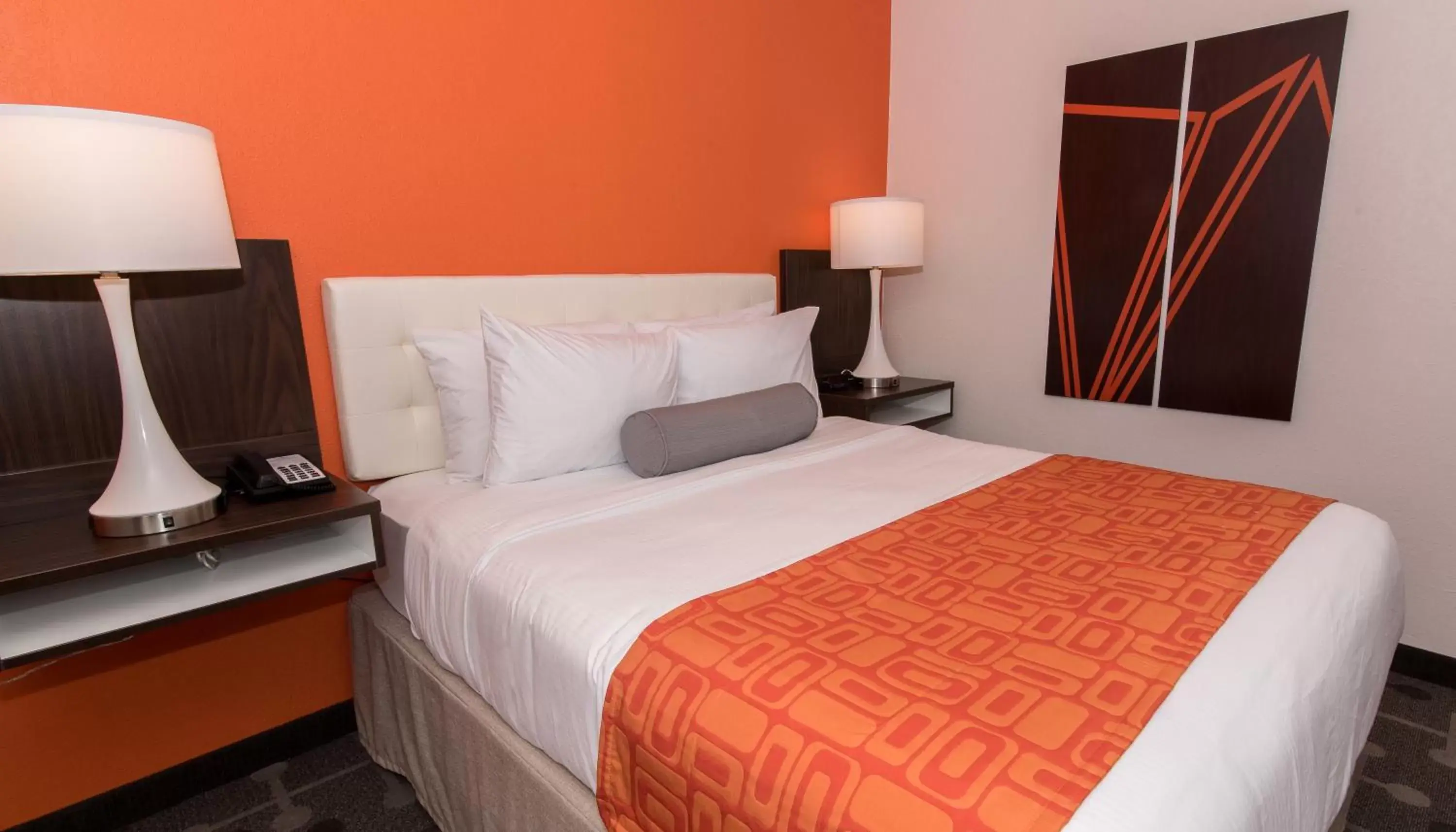 Bed in Howard Johnson by Wyndham Portsmouth Bed in Howard Johnson by Wyndham Portsmouth