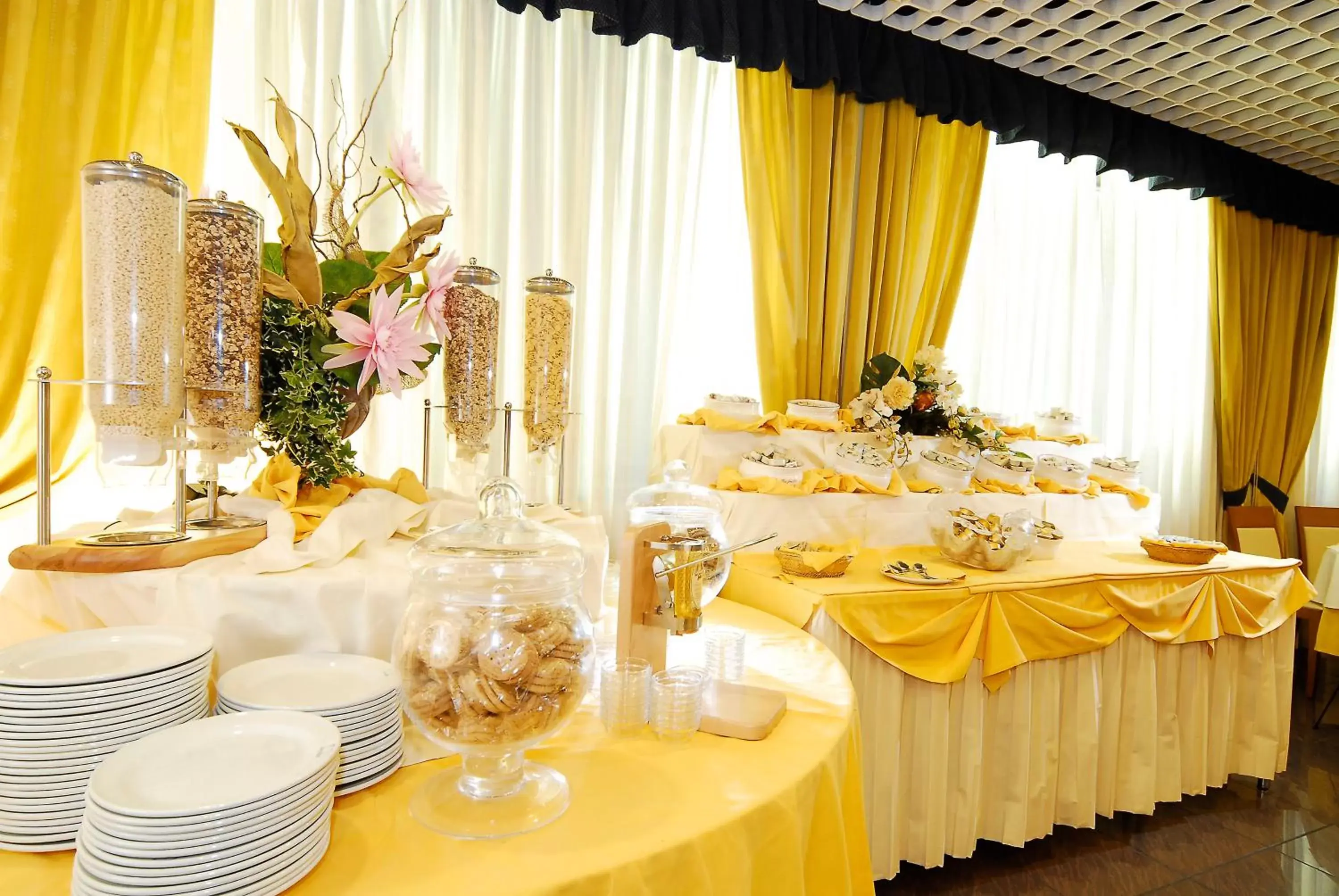 Restaurant/places to eat in Hotel Maxim Restaurant/places to eat in Hotel Maxim