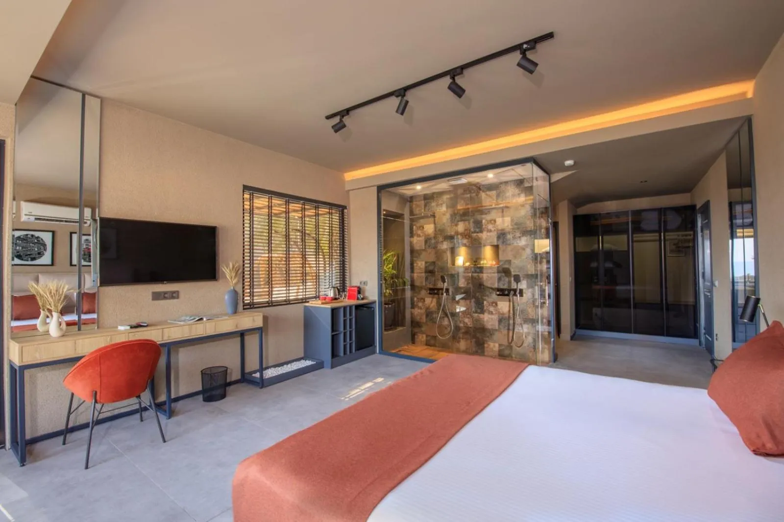 Photo of the whole room, Bed in Morina Deluxe Hotel