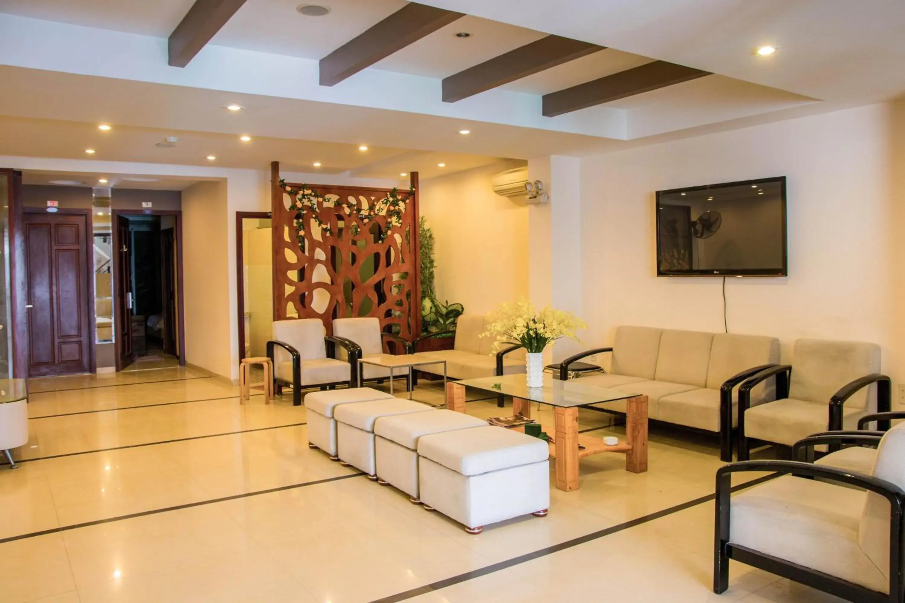 Living room, Lobby/Reception in Le Duong Hotel