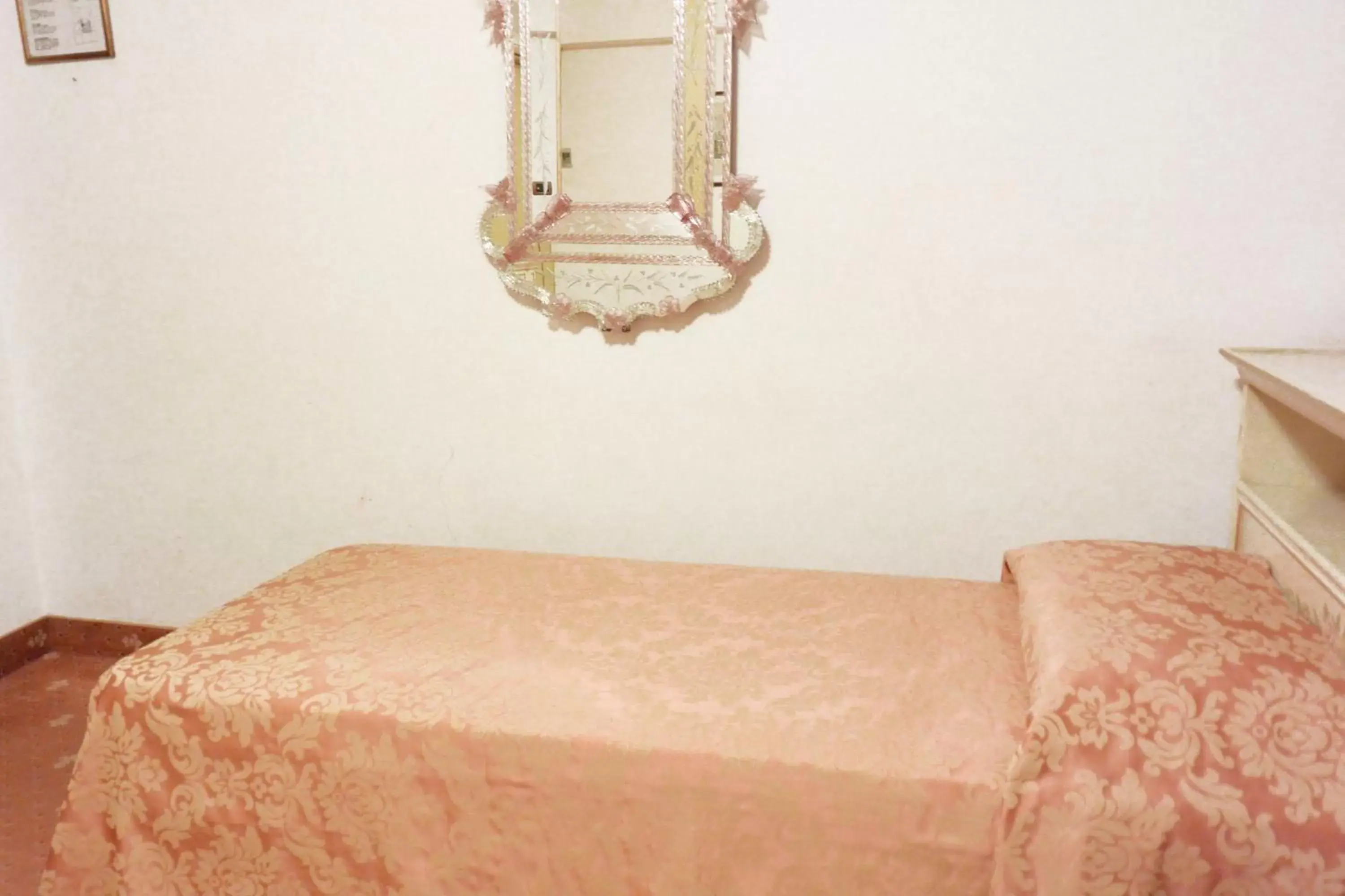 Classic Triple Room in Ambassador Tre Rose Classic Triple Room in Ambassador Tre Rose