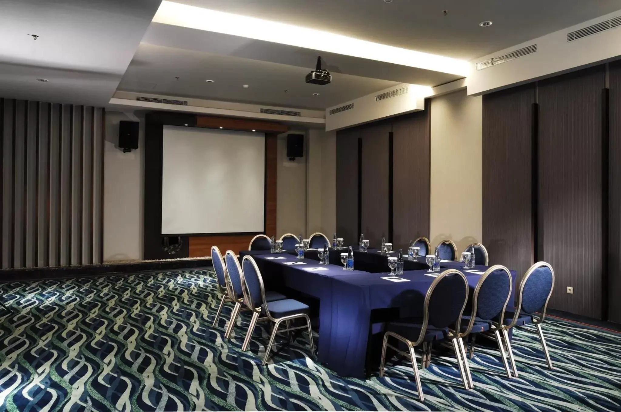 Meeting/conference room in Holiday Inn Bandung Pasteur, an IHG Hotel