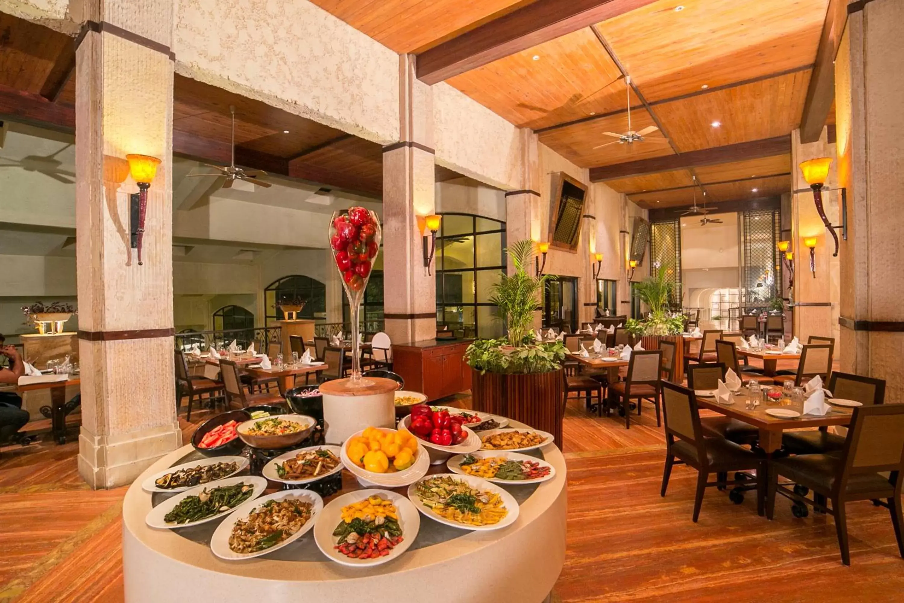 Breakfast, Restaurant/Places to Eat in Fariyas Resort Lonavala