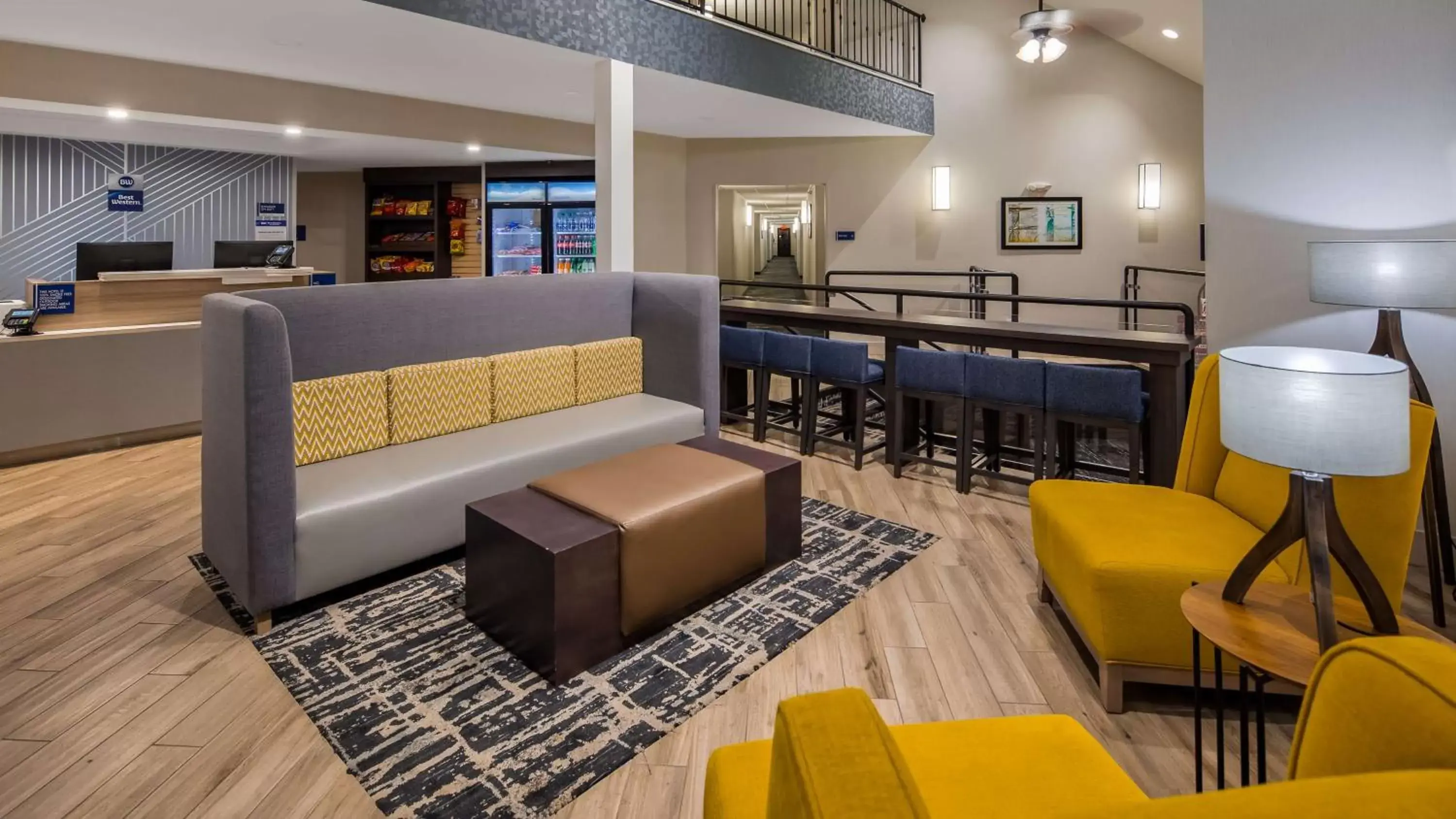 Lobby or reception, Lounge/Bar in Best Western Hampshire Inn & Suites