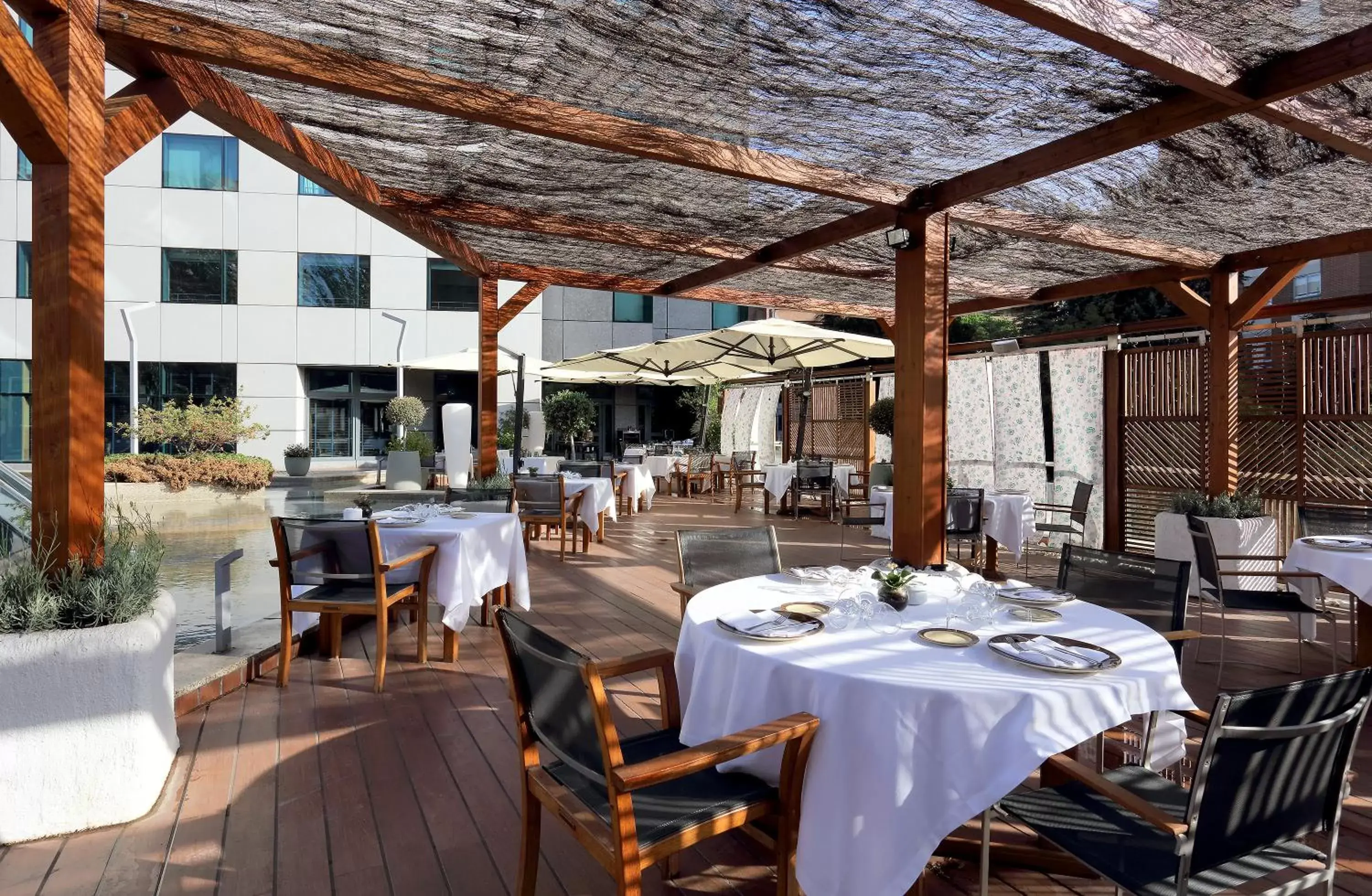 Restaurant/Places to Eat in Eurostars Suites Mirasierra
