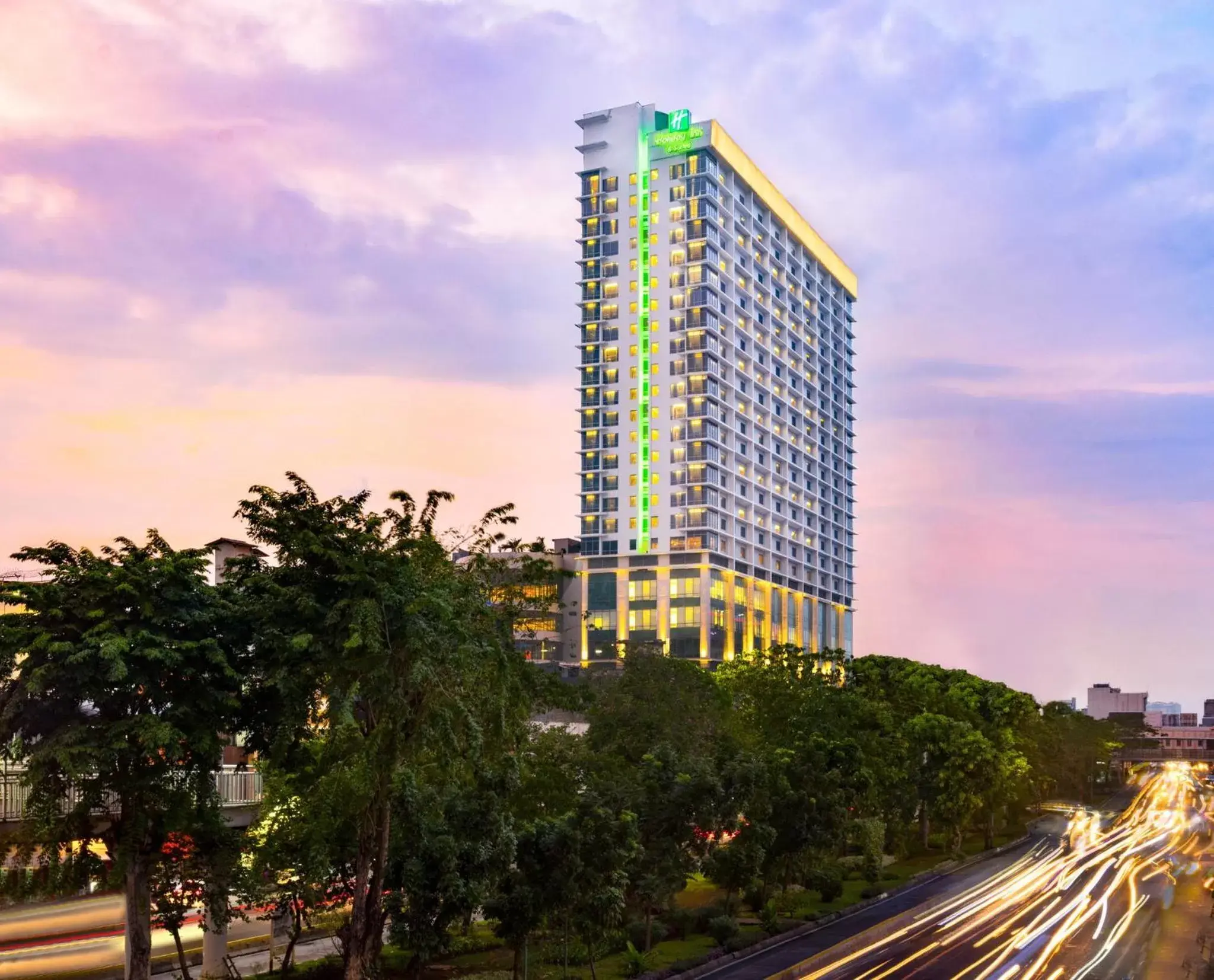 Property Building in Holiday Inn & Suites Jakarta Gajah Mada, an IHG Hotel