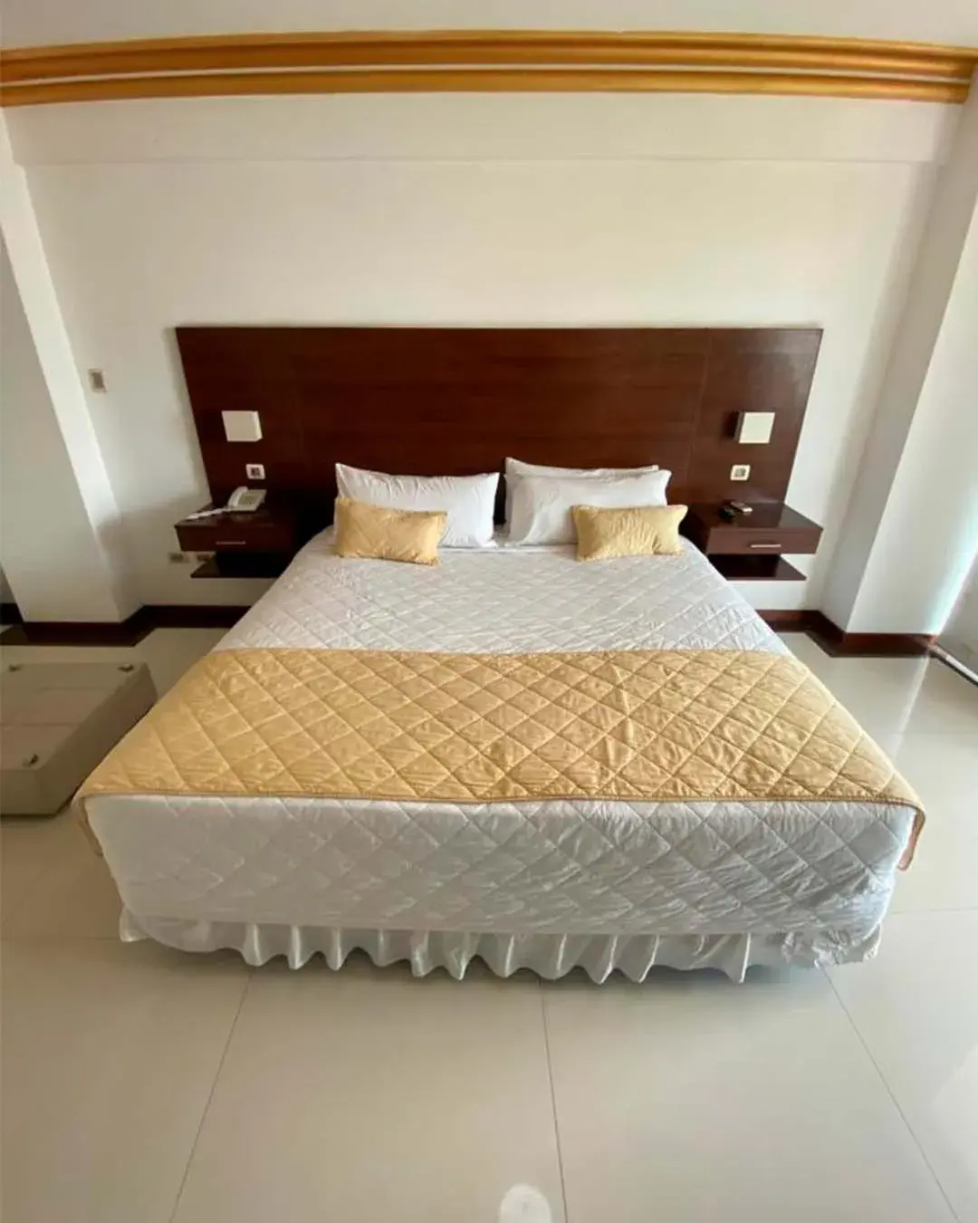 King Suite with Pool View - single occupancy in Prince Hotel King Suite with Pool View - single occupancy in Prince Hotel