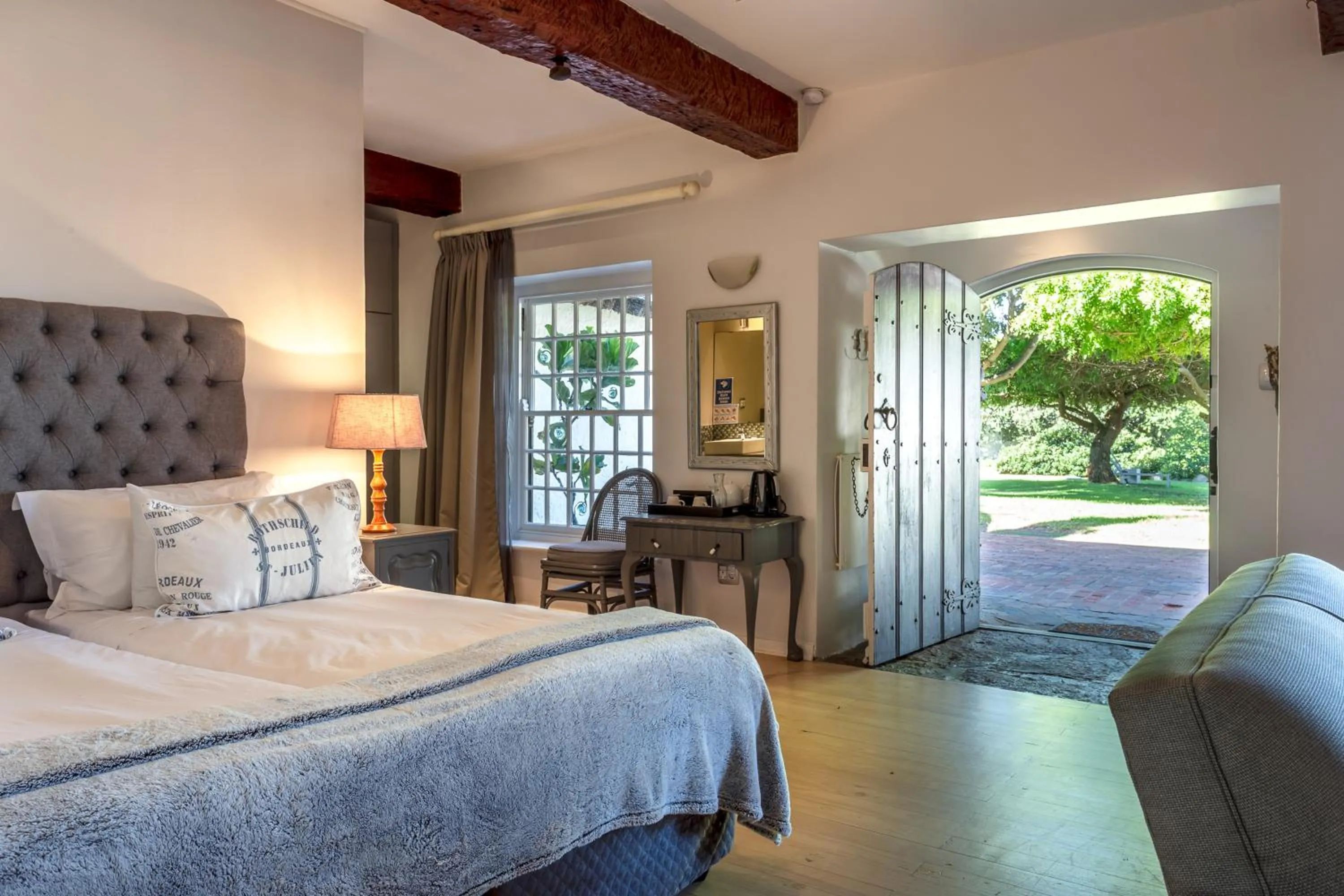 View (from property/room), Bed in Whale Rock Luxury Lodge