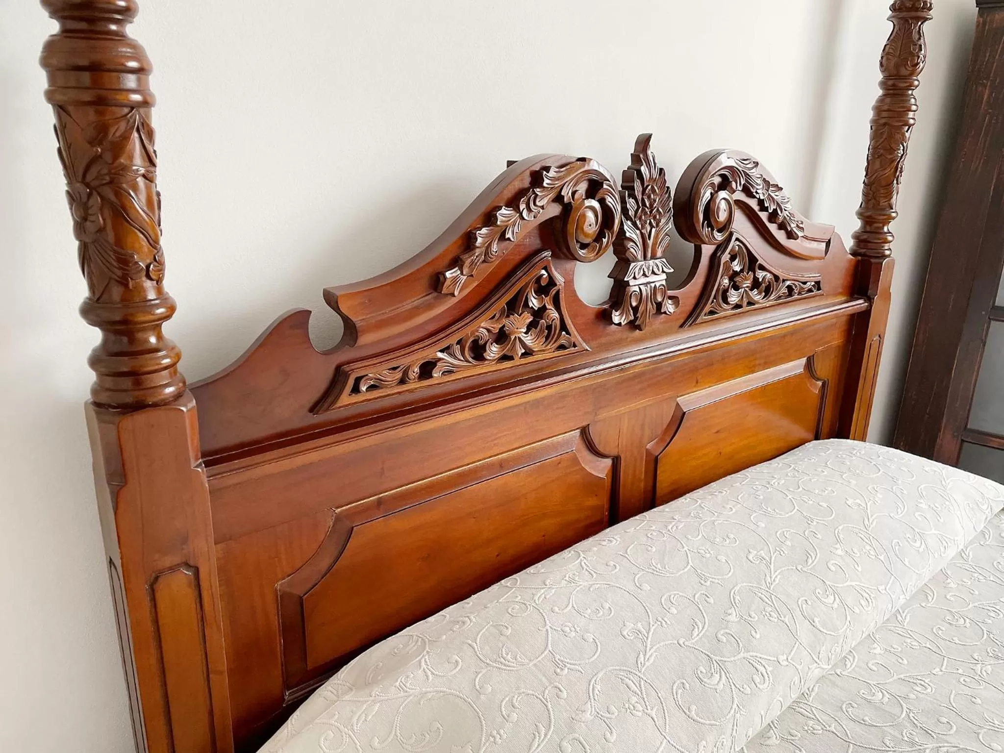 Bed in Villa Zoryany Dvir