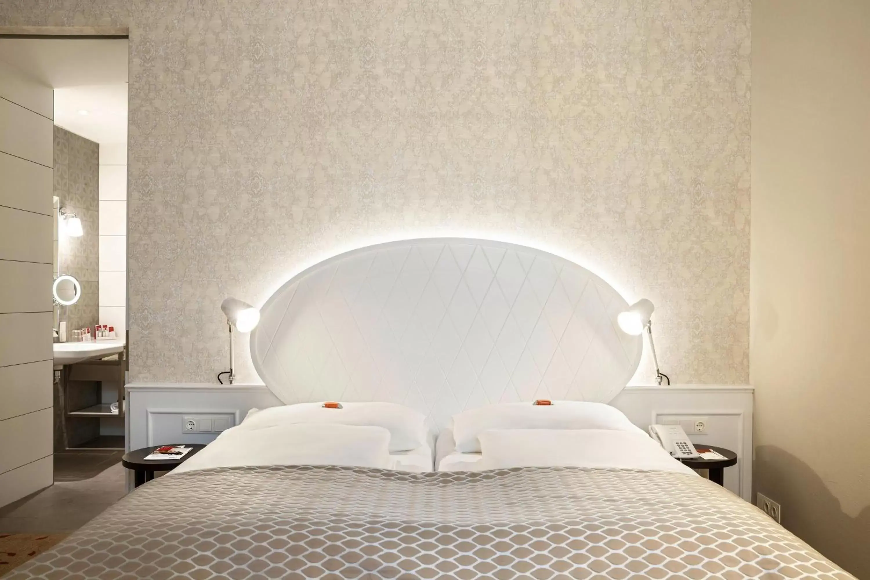 Bed in Hotel Rathauspark Wien, a member of Radisson Individuals