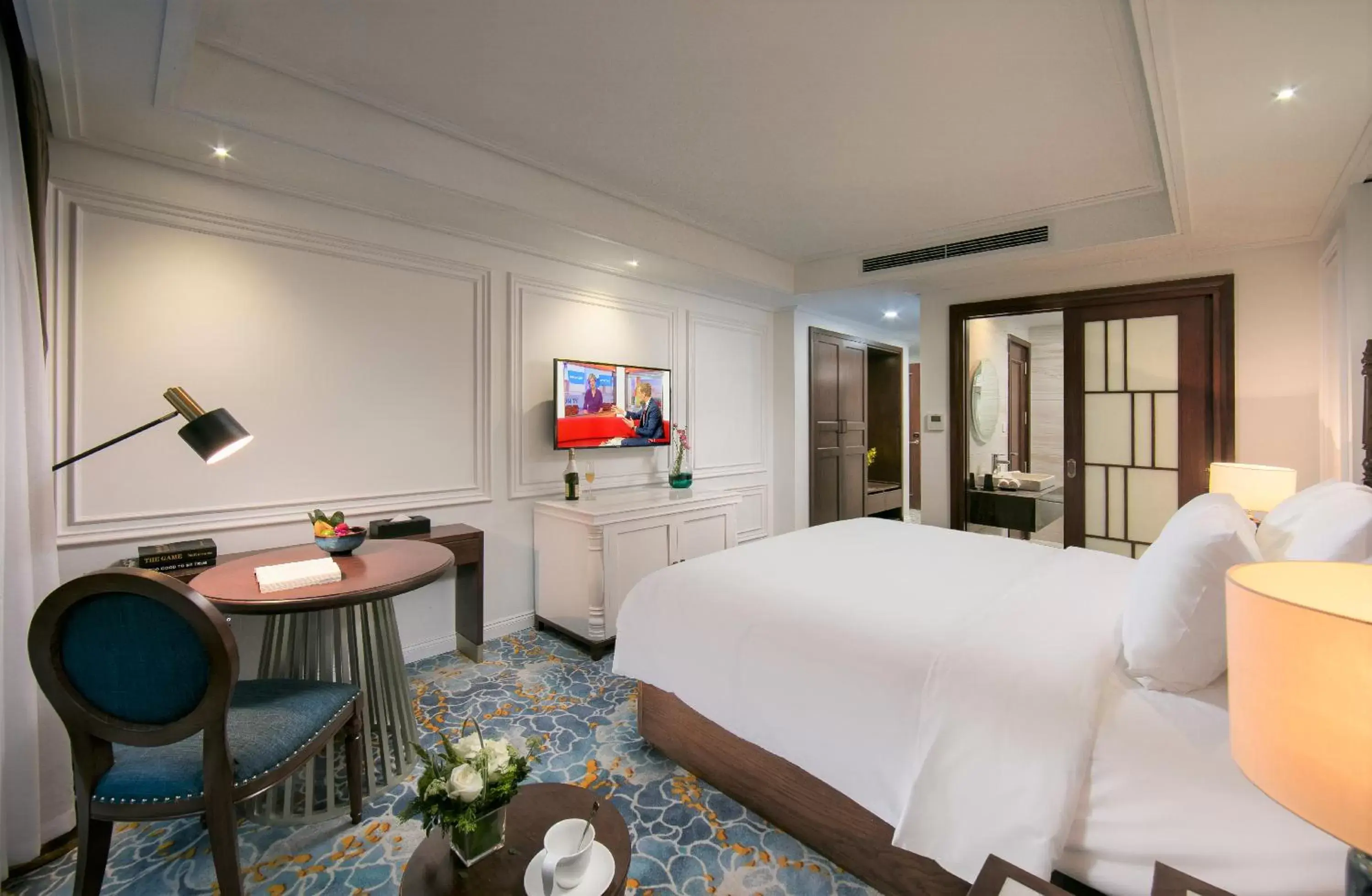 Bedroom in The Oriental Jade Hotel