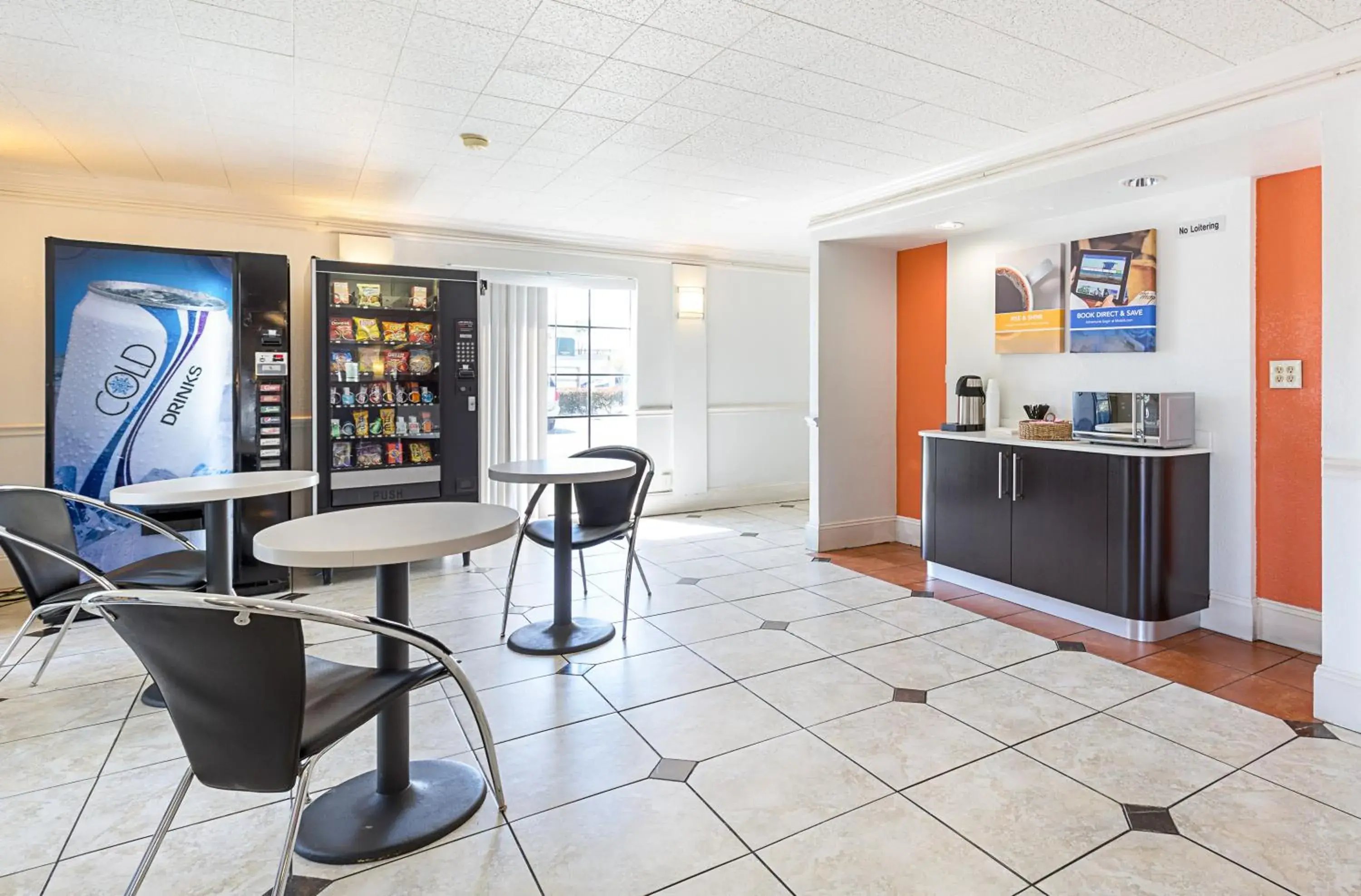 Lobby or reception in Motel 6-Dallas, TX - Market Center