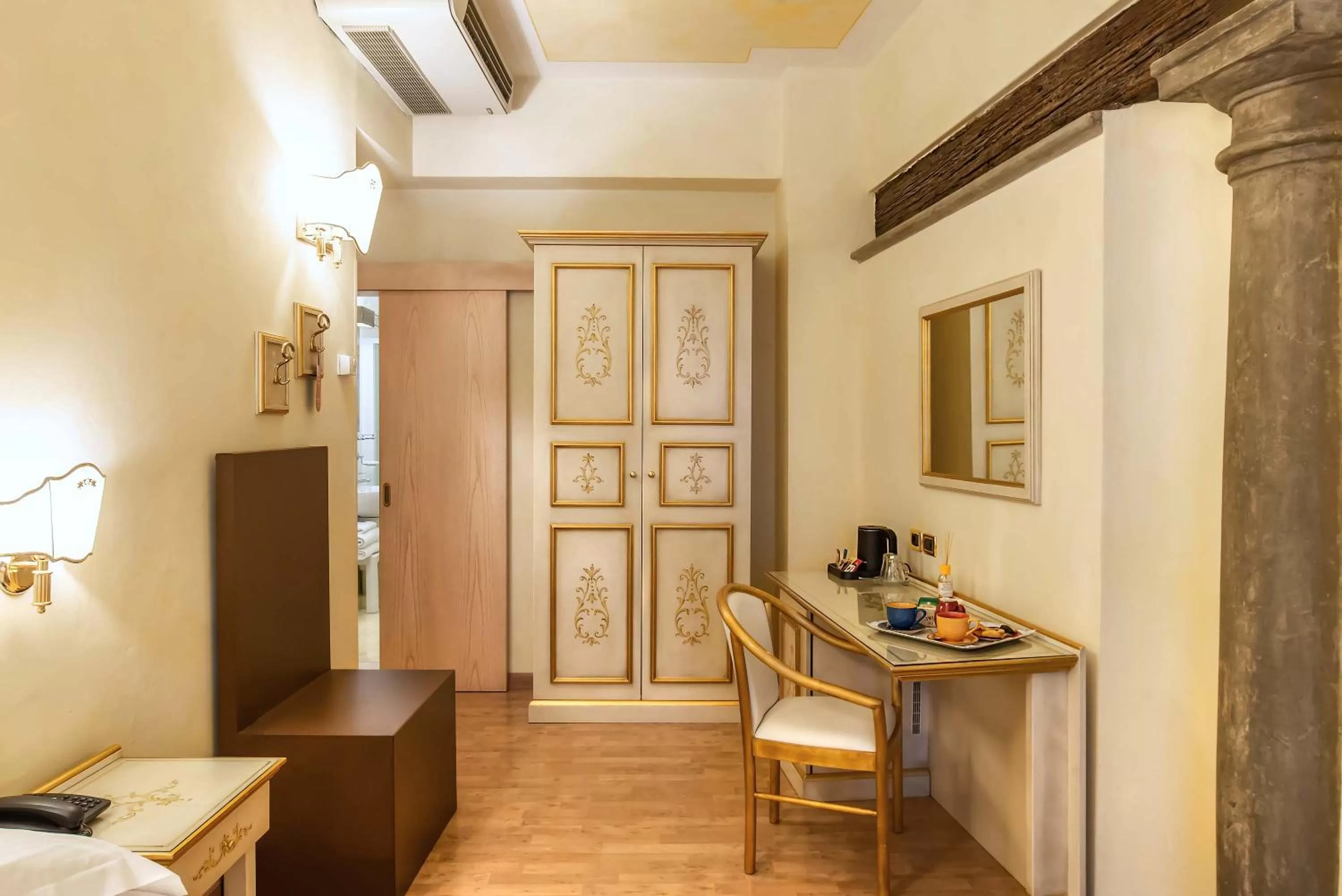 Bedroom, Bed in Hotel Alba Palace