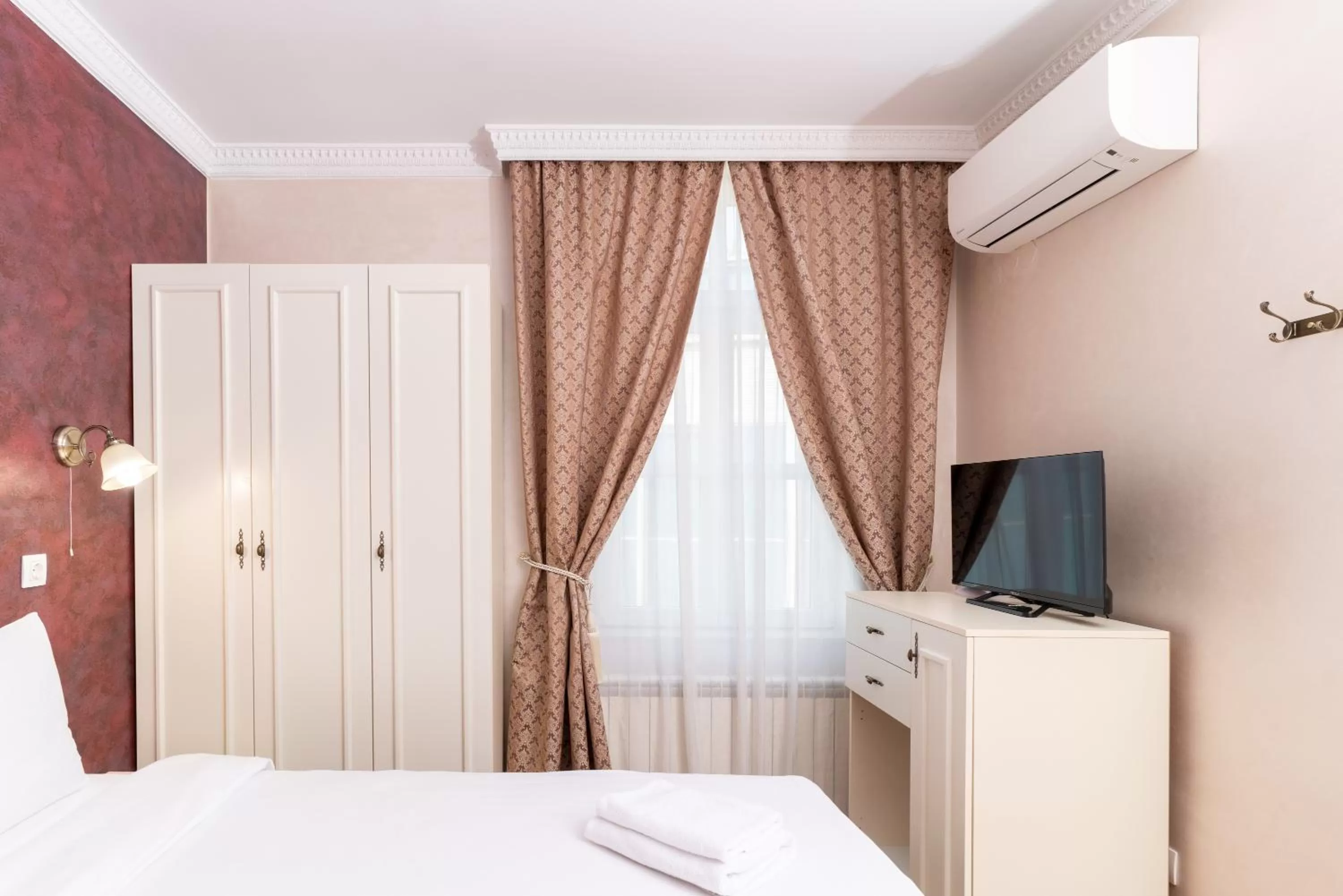 Bedroom, Bed in Ornament Hotel