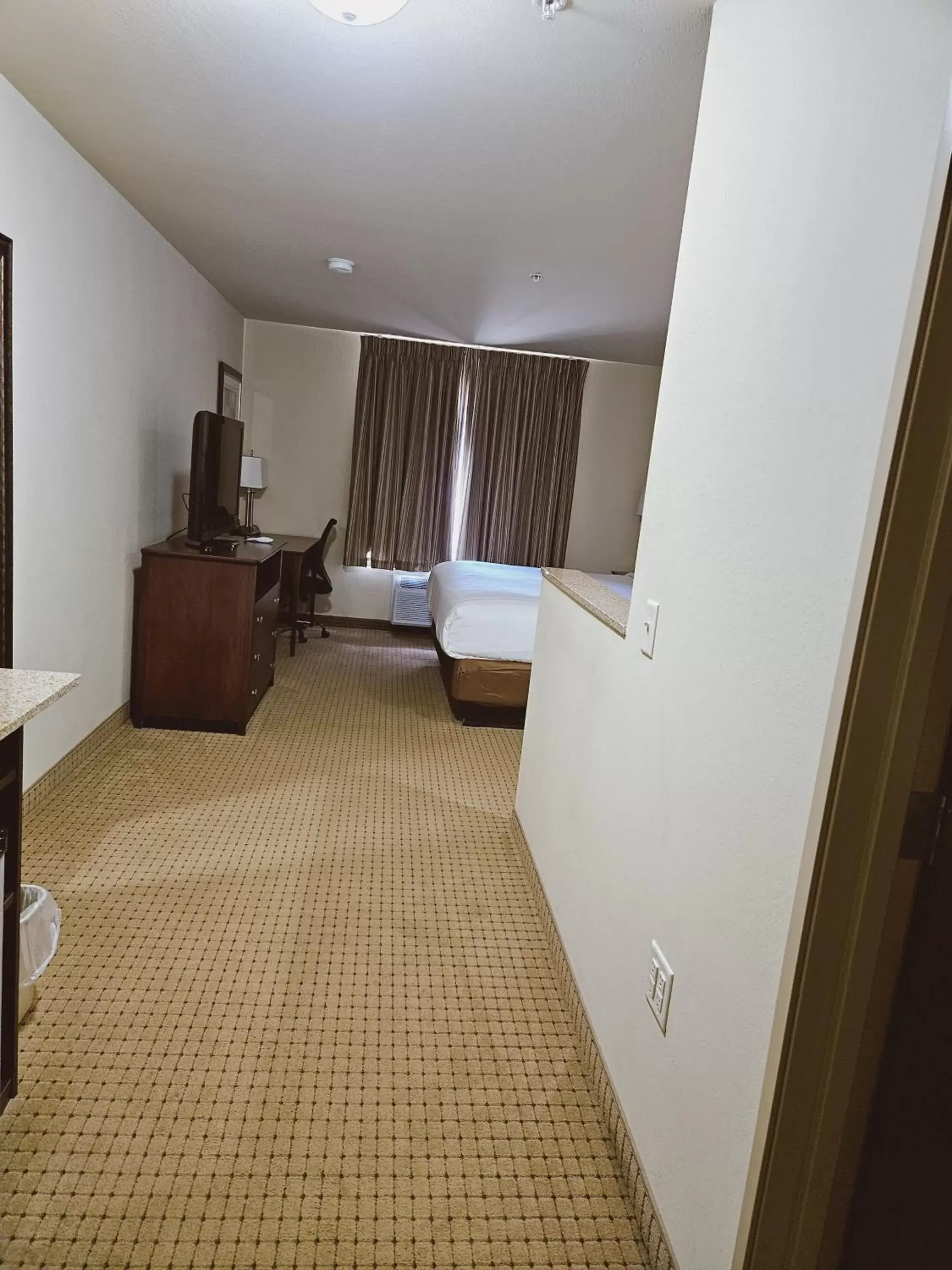 Bed in Cobblestone Inn & Suites - Bloomfield