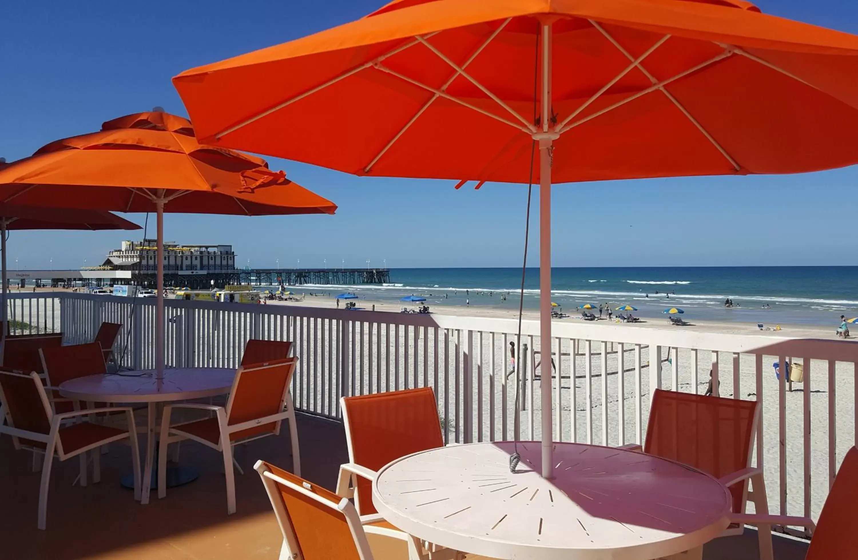 Patio, Restaurant/Places to Eat in Comfort Inn & Suites Daytona Beach Oceanfront