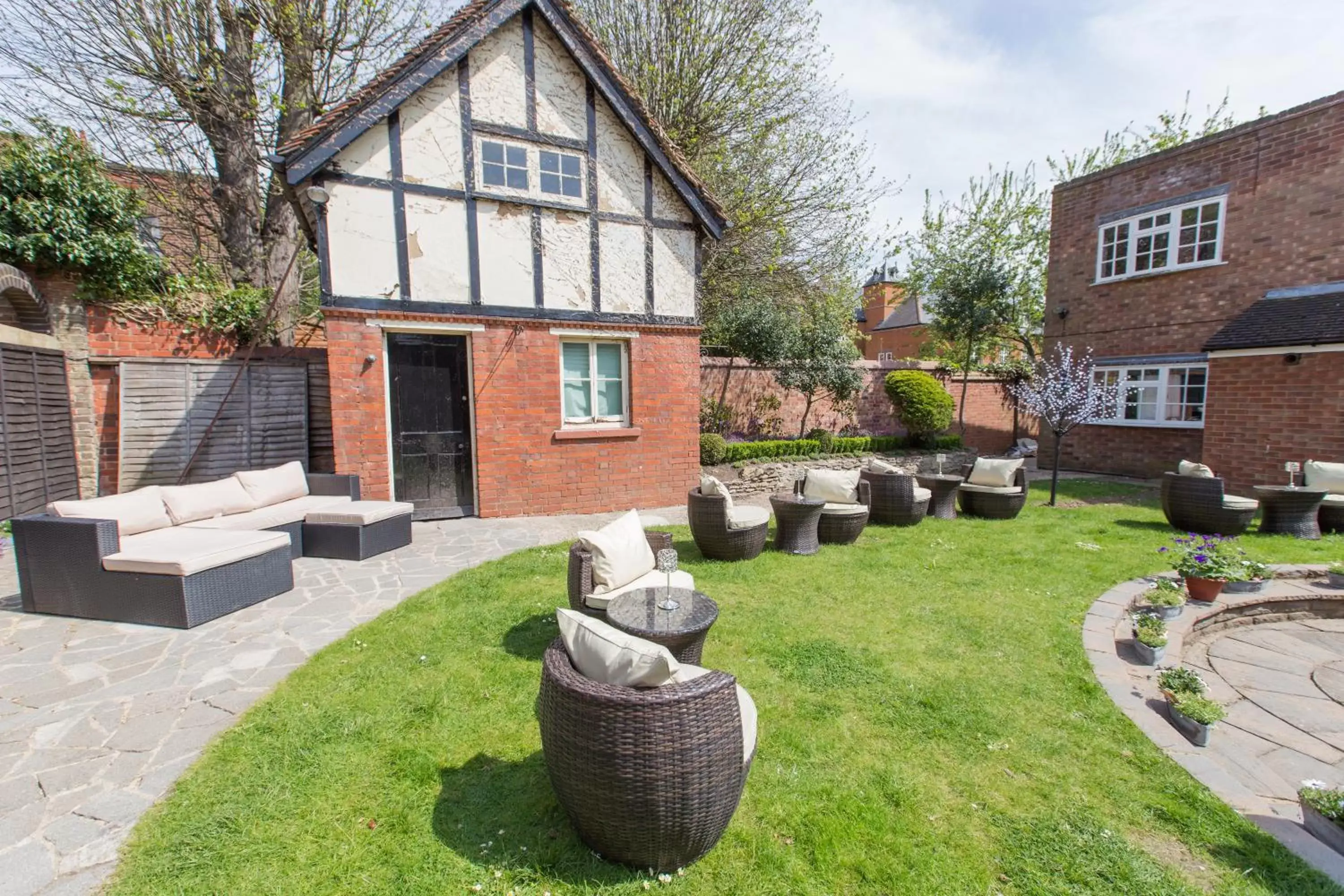 Garden, Property Building in Verve Hotel