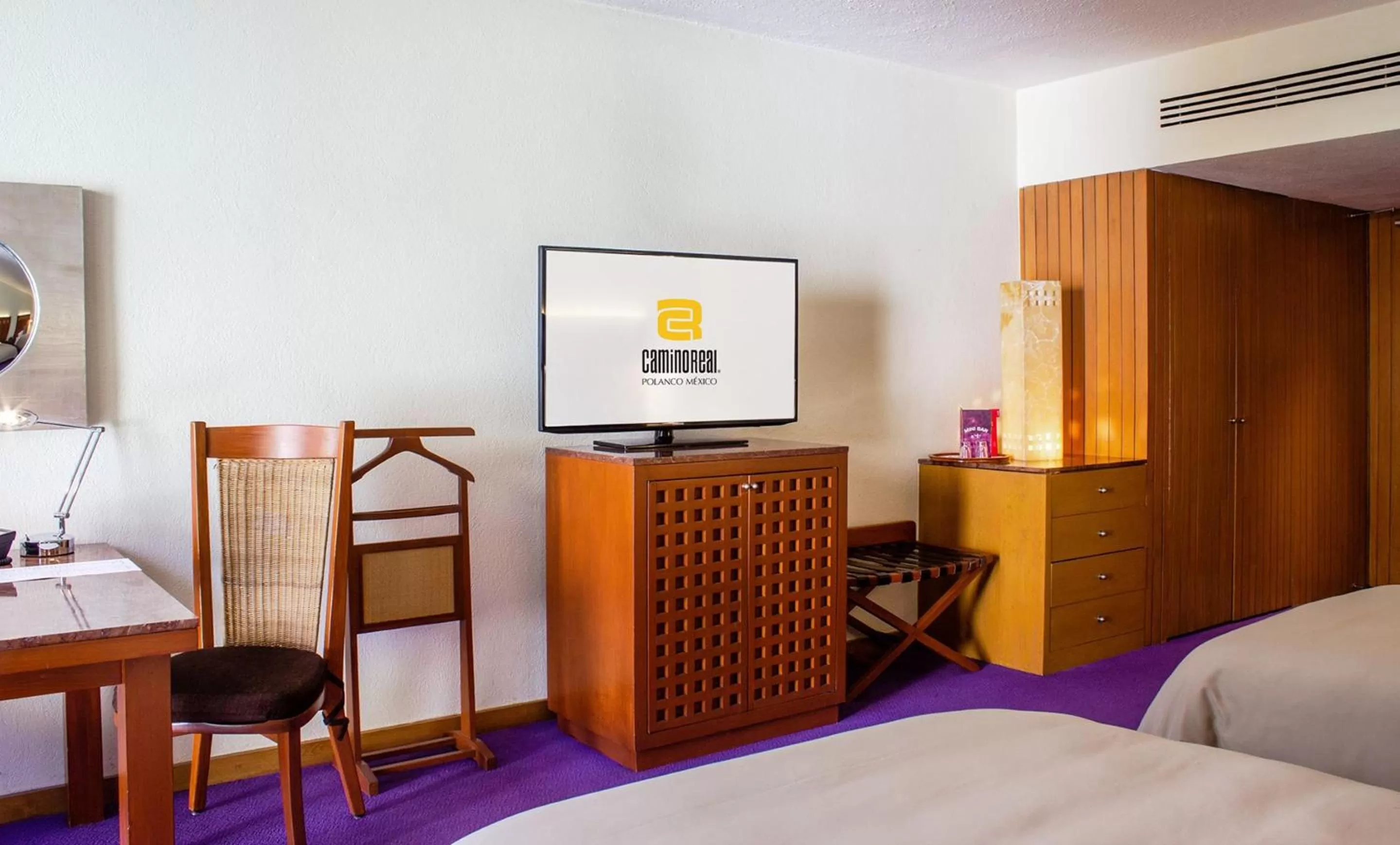 Photo of the whole room, Bed in Camino Real Polanco Mexico