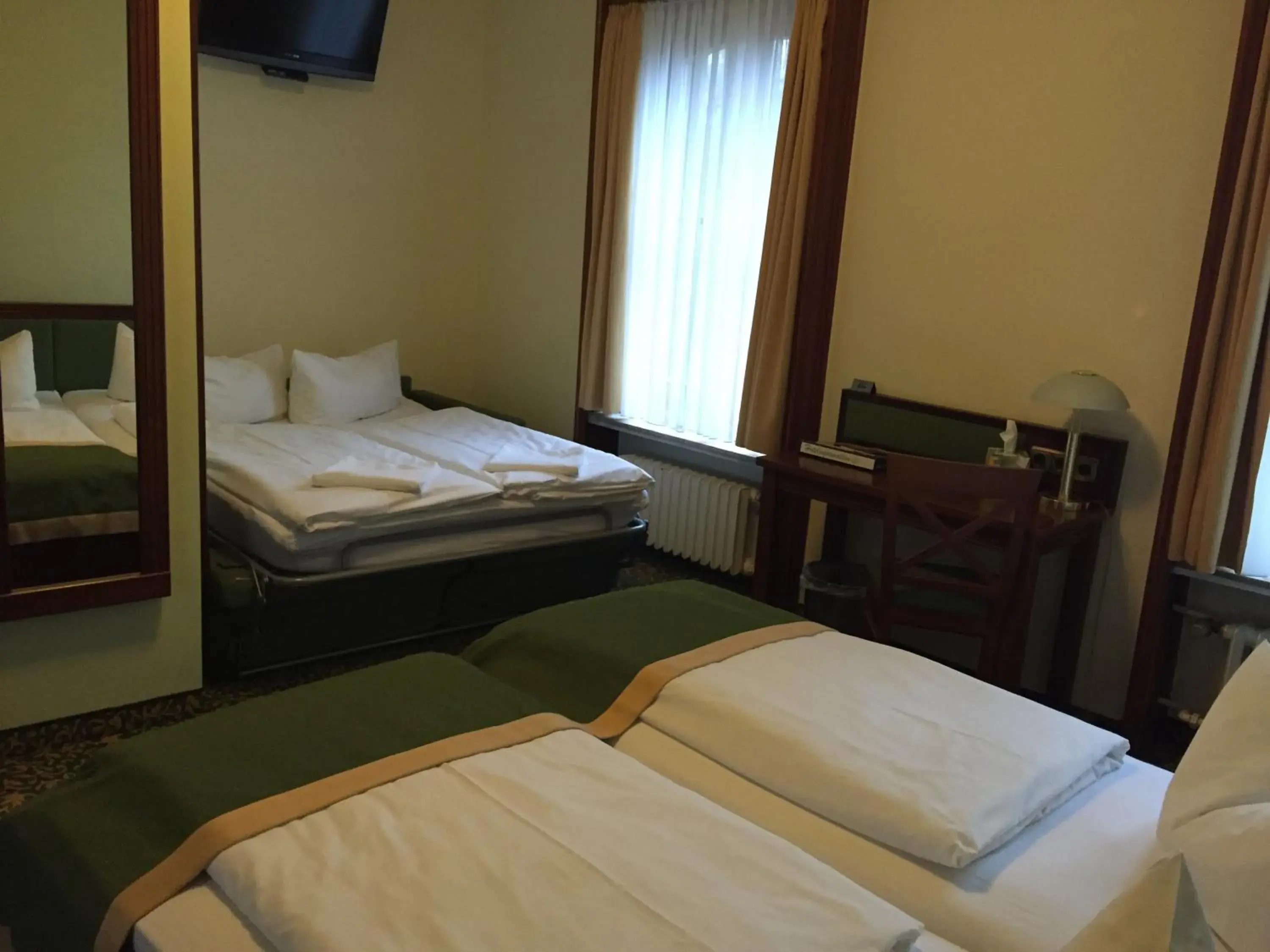 Bed in Parkhotel Zirndorf