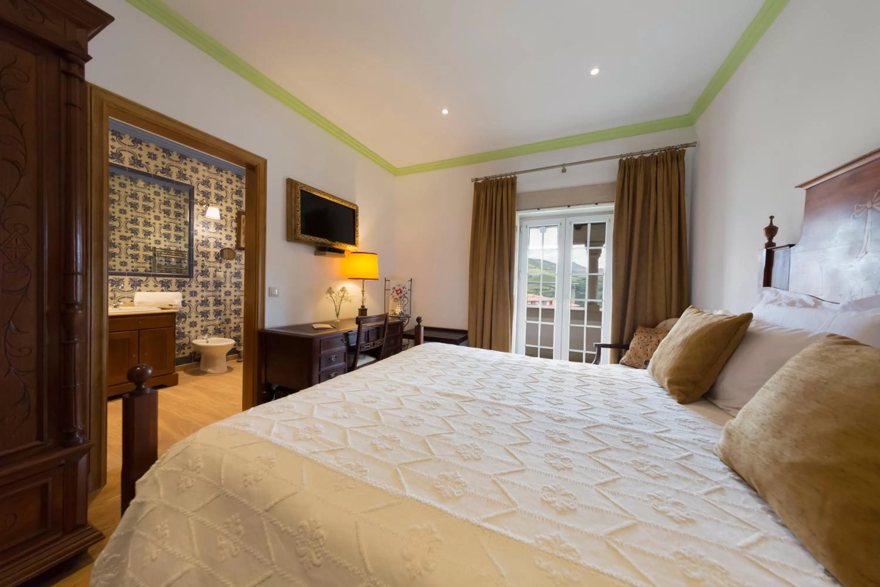 Photo of the whole room, Bed in Casa de São Domingos