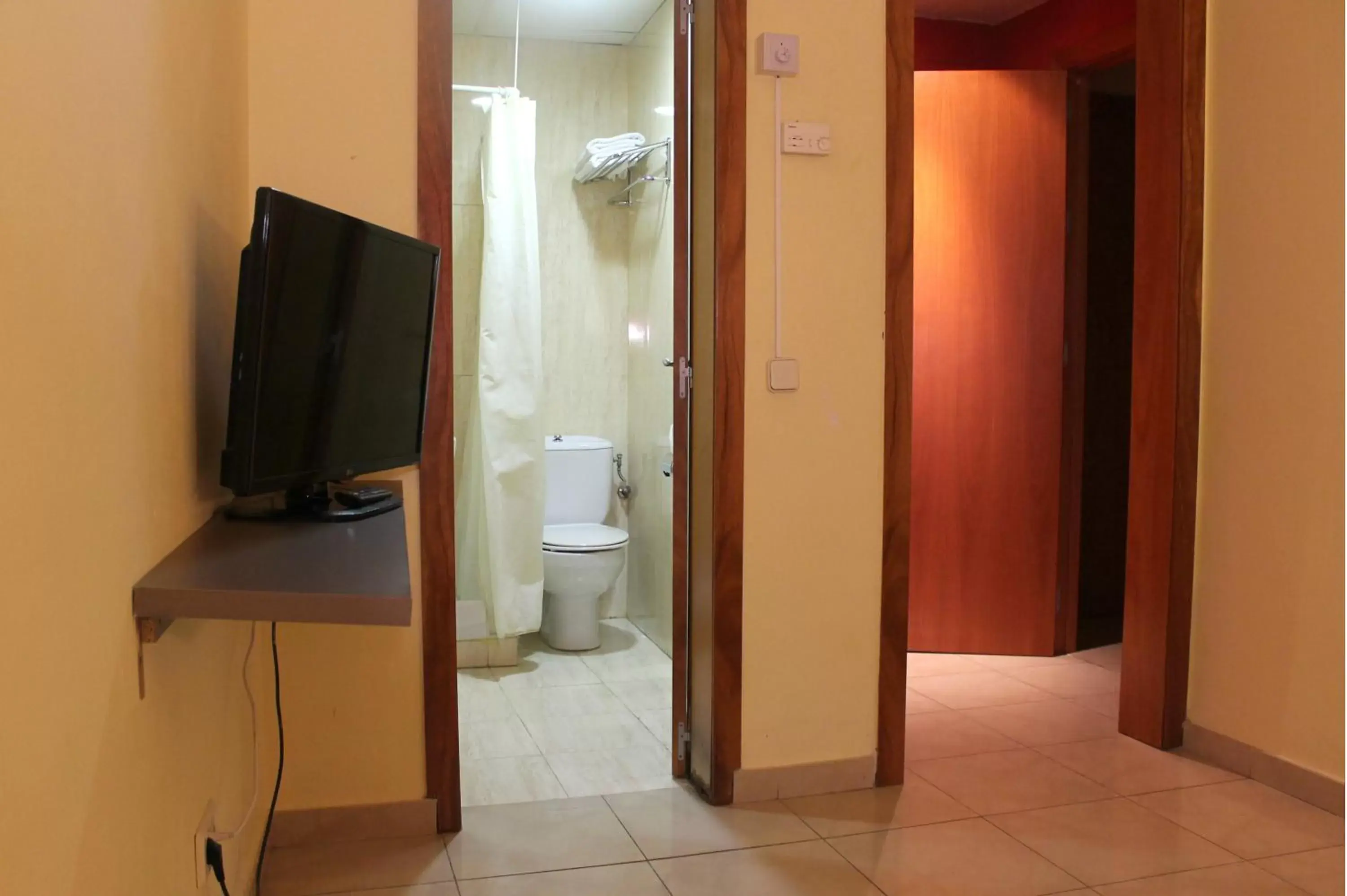 TV and multimedia, Bathroom in Coronado