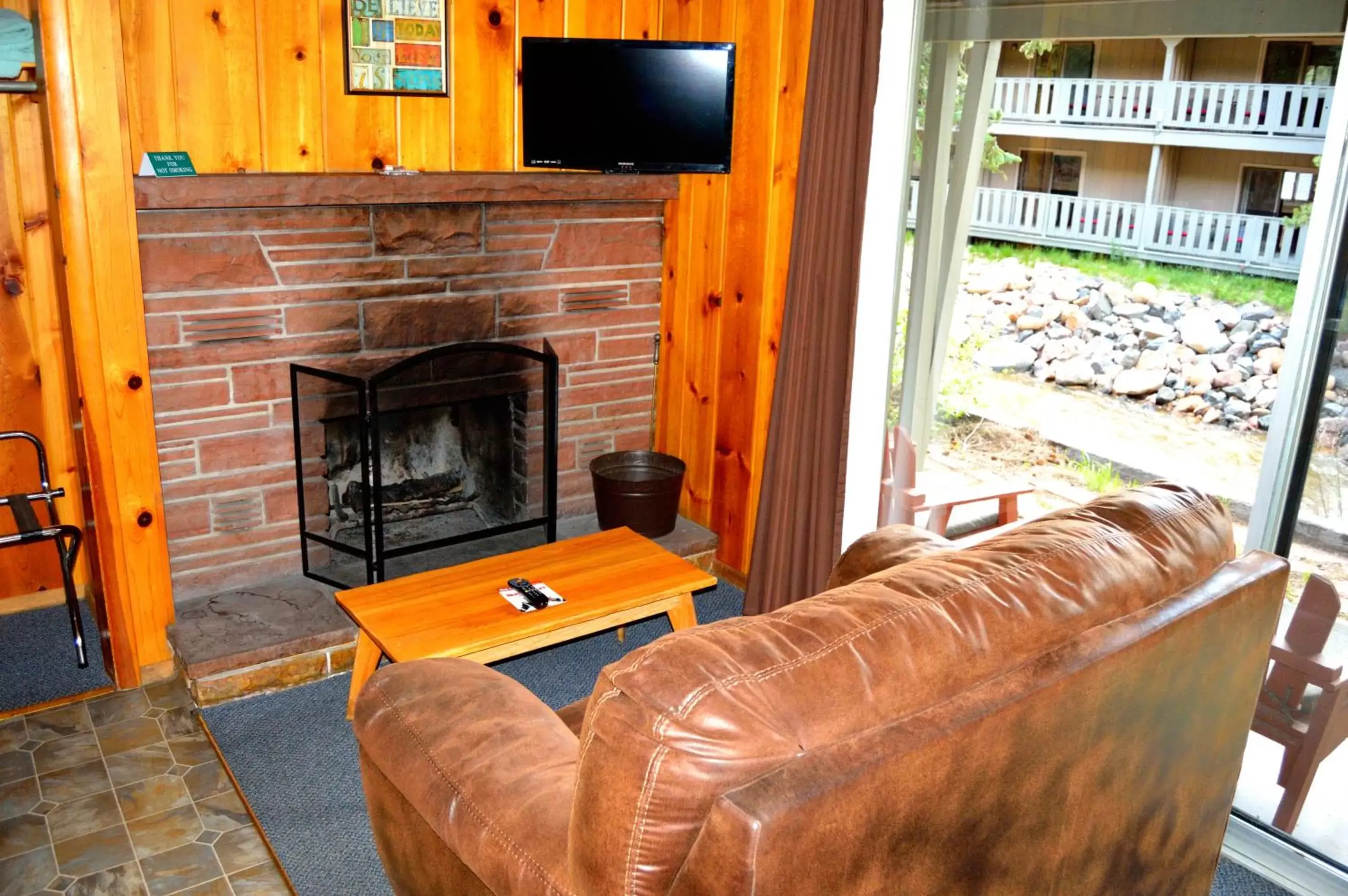 Day, Seating Area in The Inn on Fall River & Fall River Cabins