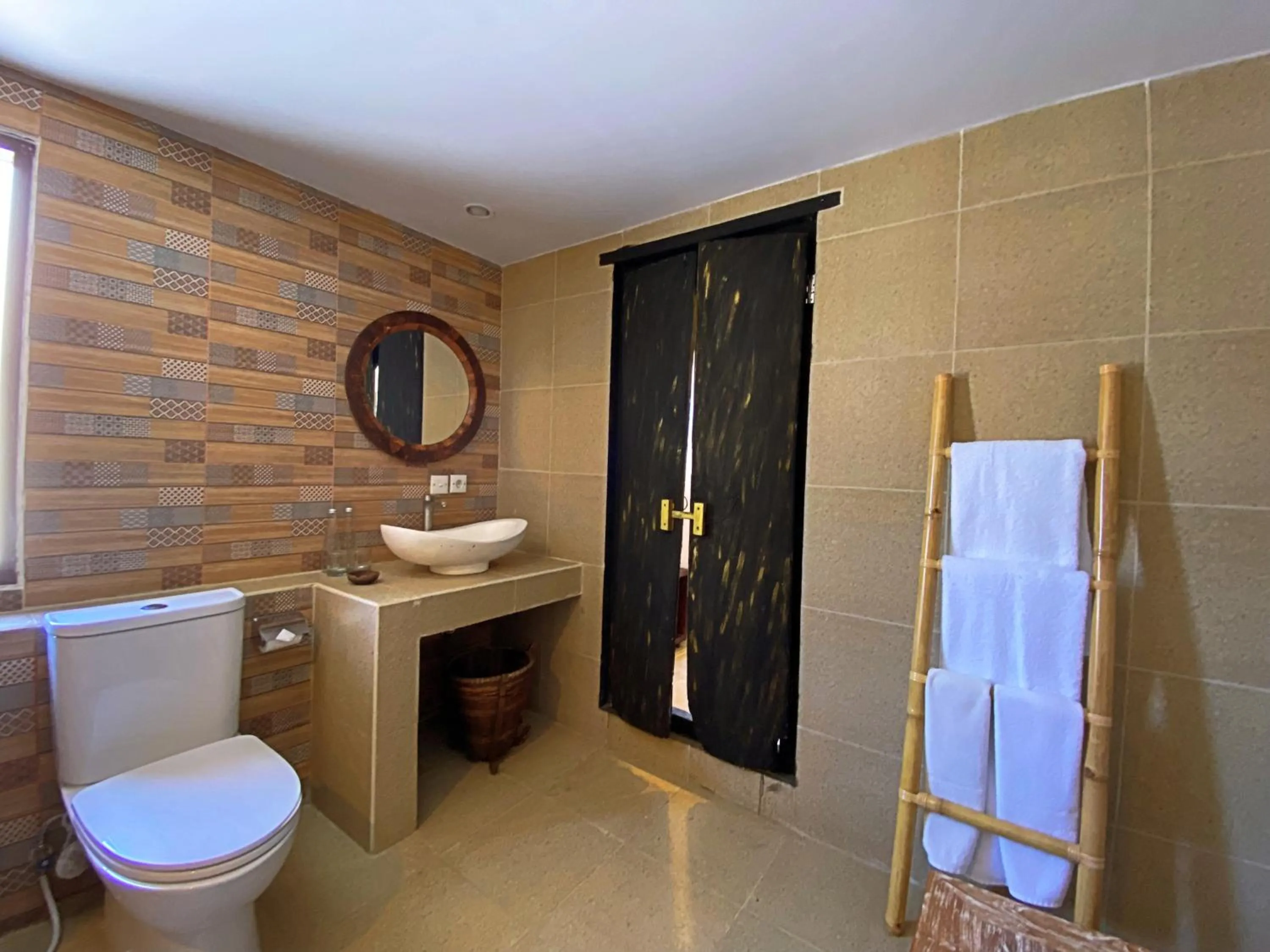 Bathroom in Visakha Sanur by Puri Signatures