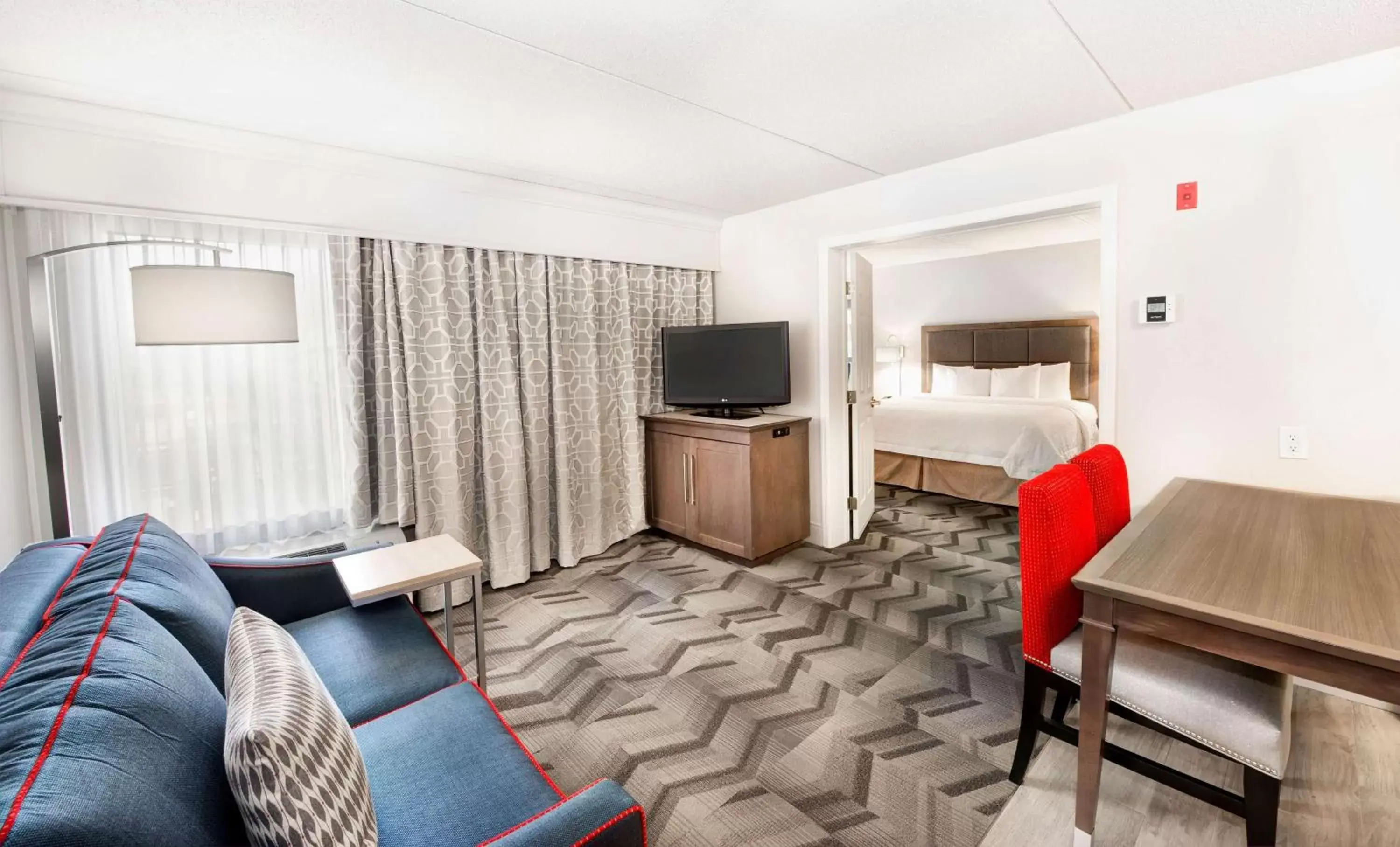 Bedroom, Seating Area in Hampton Inn & Suites Atlanta-Galleria