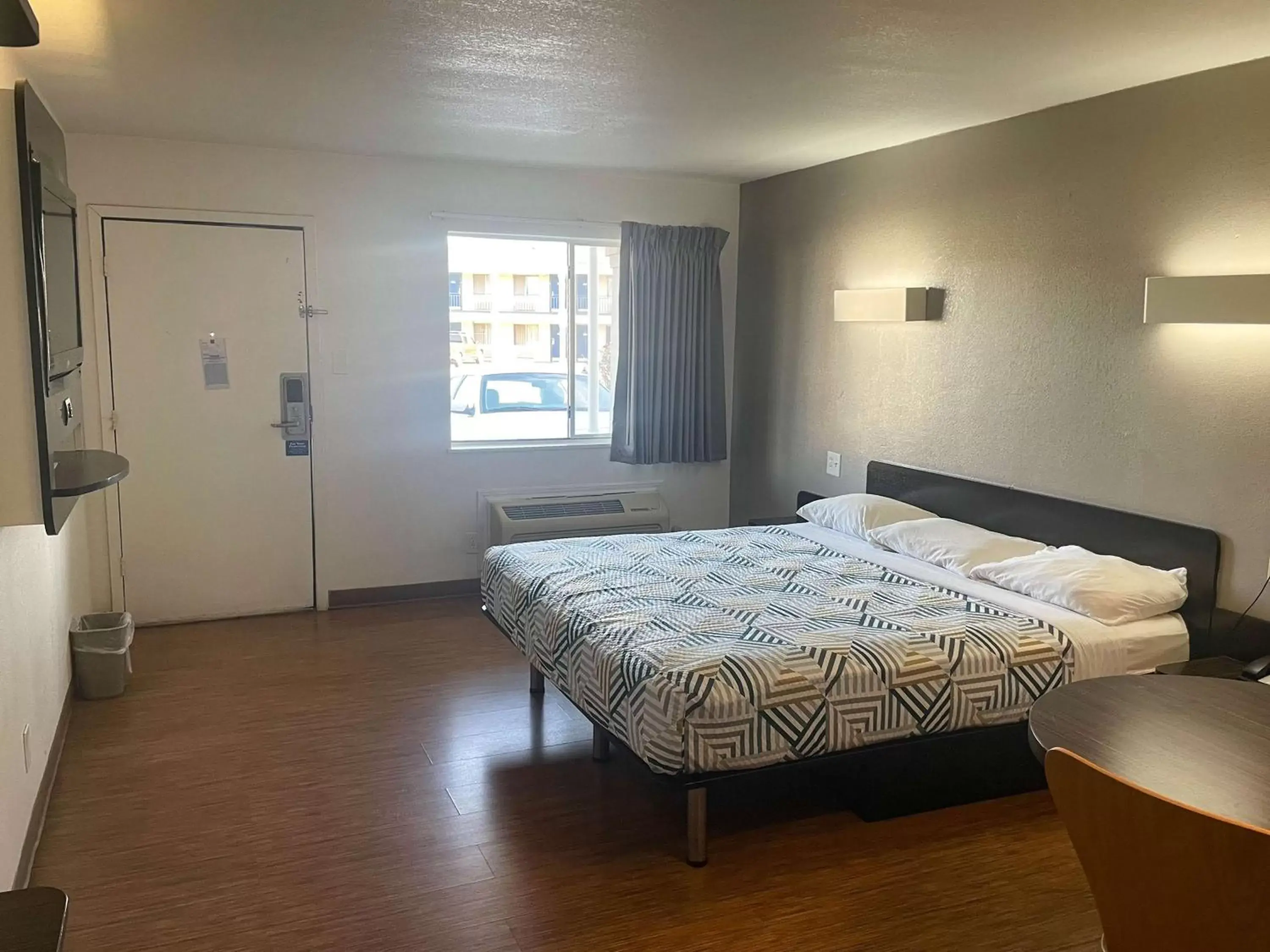 Bedroom, Bed in Motel 6-Wichita Falls, TX - North