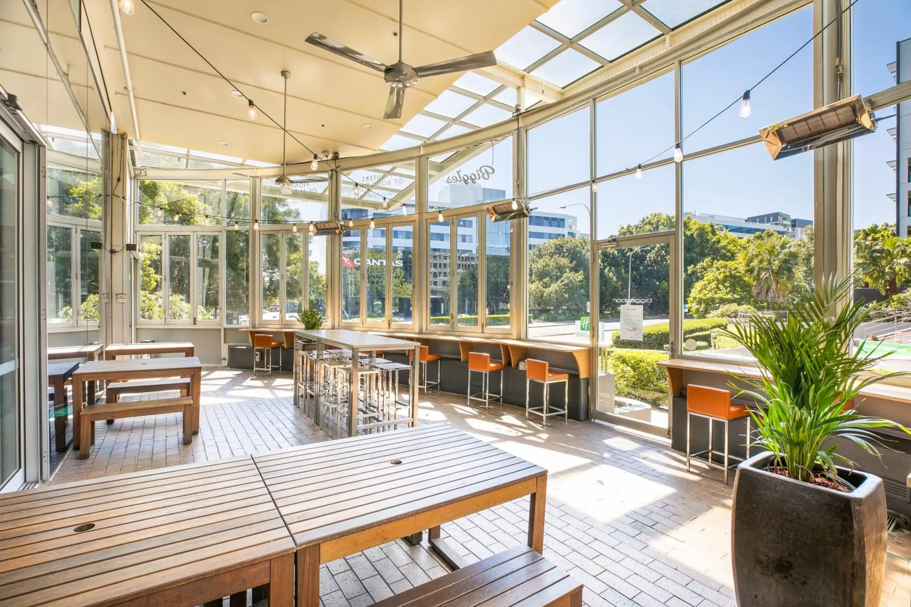 Restaurant/places to eat in Crowne Plaza Sydney Airport by IHG Restaurant/places to eat in Crowne Plaza Sydney Airport by IHG