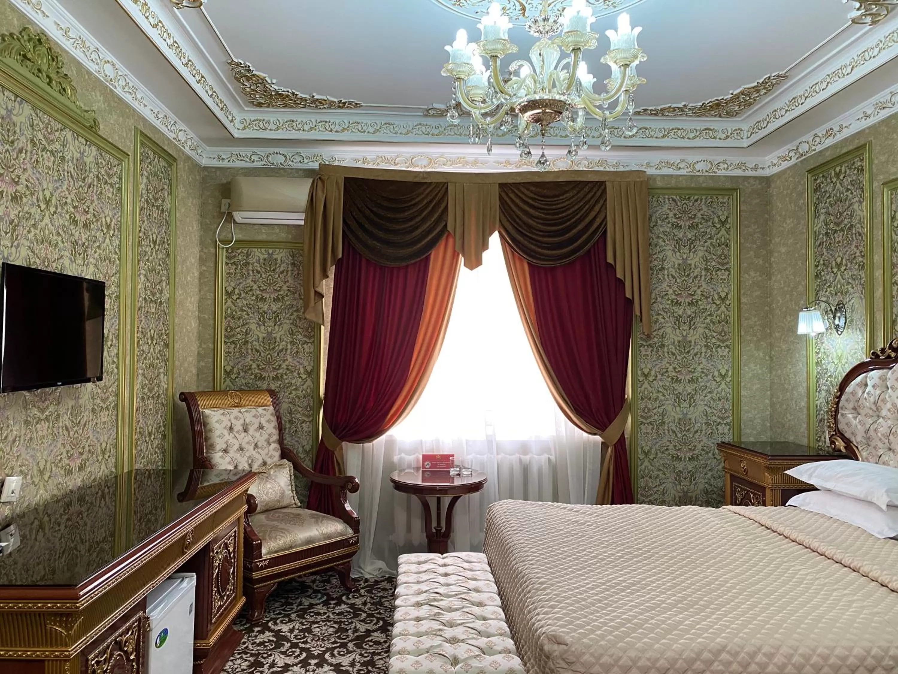 TV and multimedia in Lion Hotel