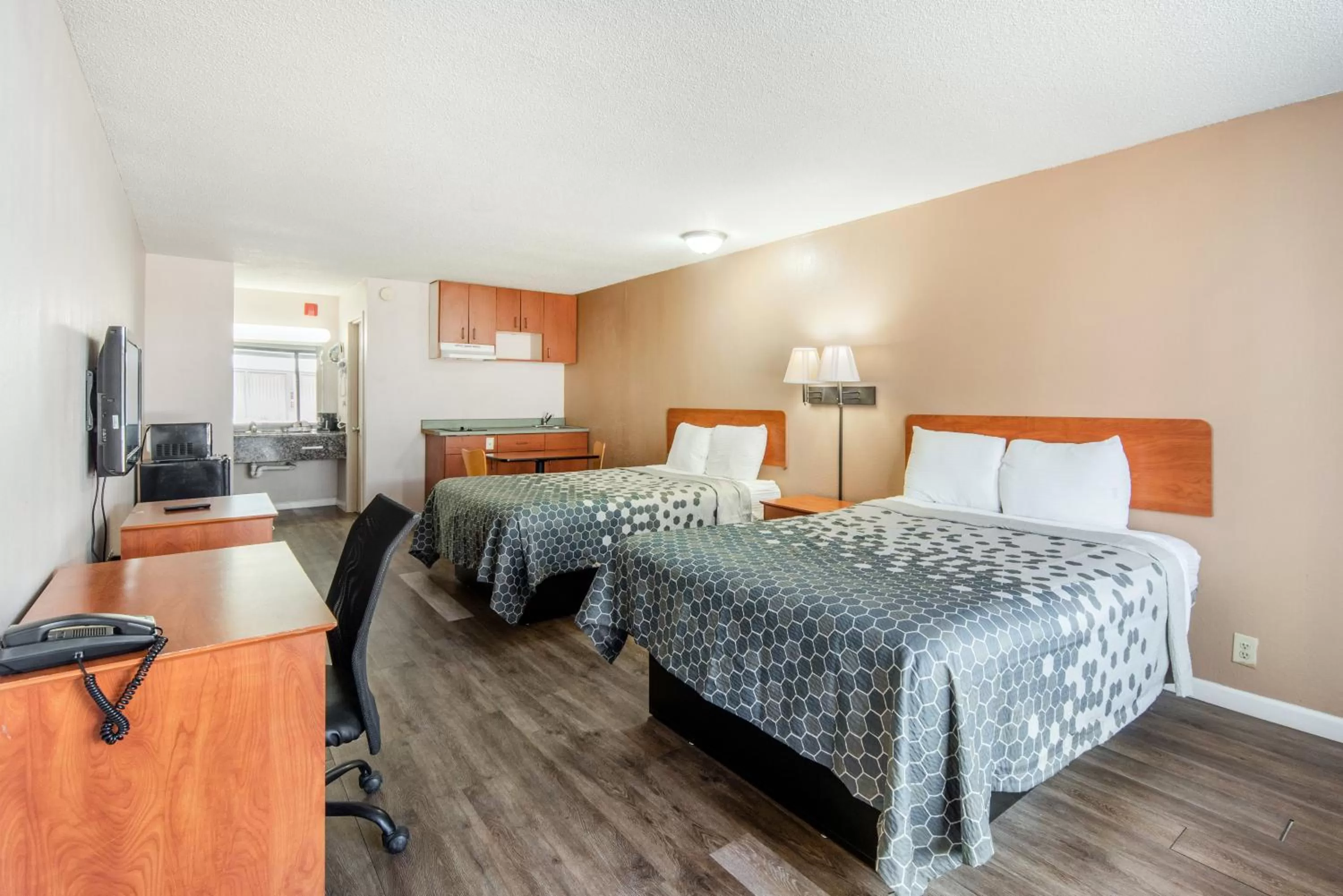 Bed in Econo Lodge Inn & Suites Near Bricktown