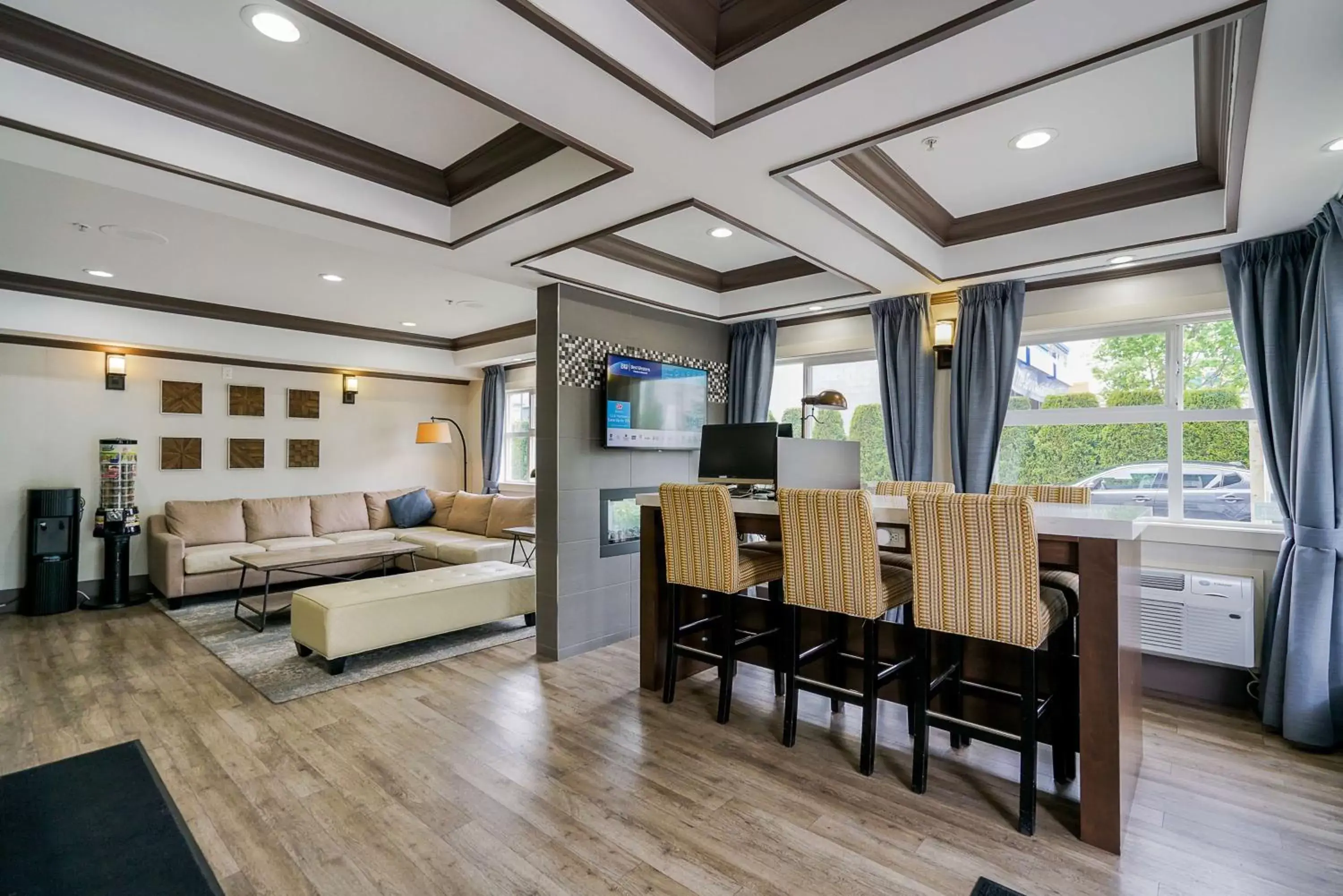 Lobby or reception, Dining Area in Best Western Peace Arch Inn