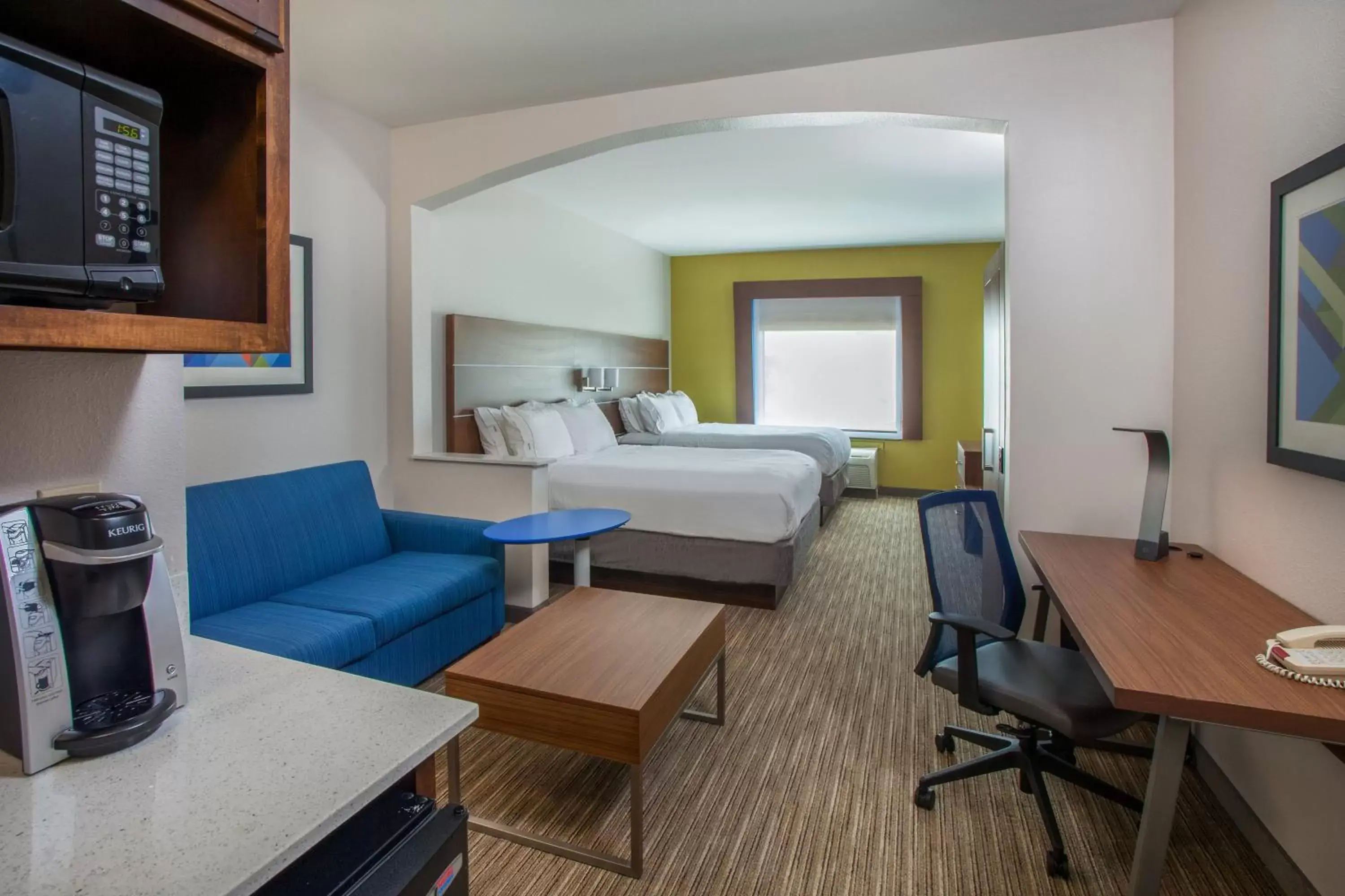 Photo of the whole room, Seating Area in Holiday Inn Express & Suites Texarkana, an IHG Hotel