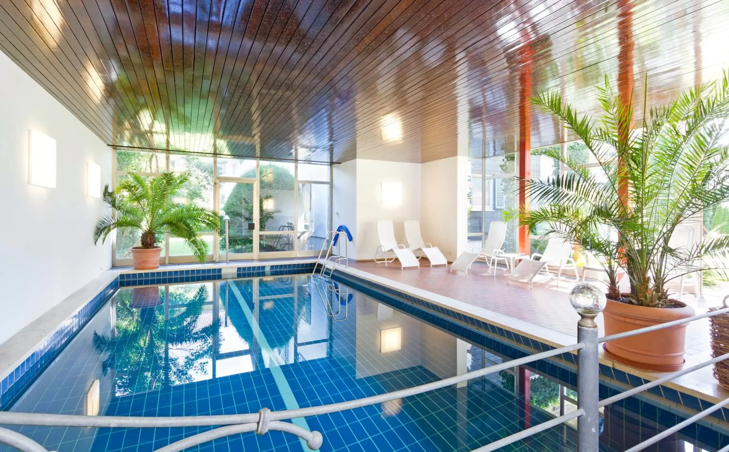 Spa and wellness centre/facilities, Swimming Pool in Wittelsbacher Hof Swiss Quality Hotel