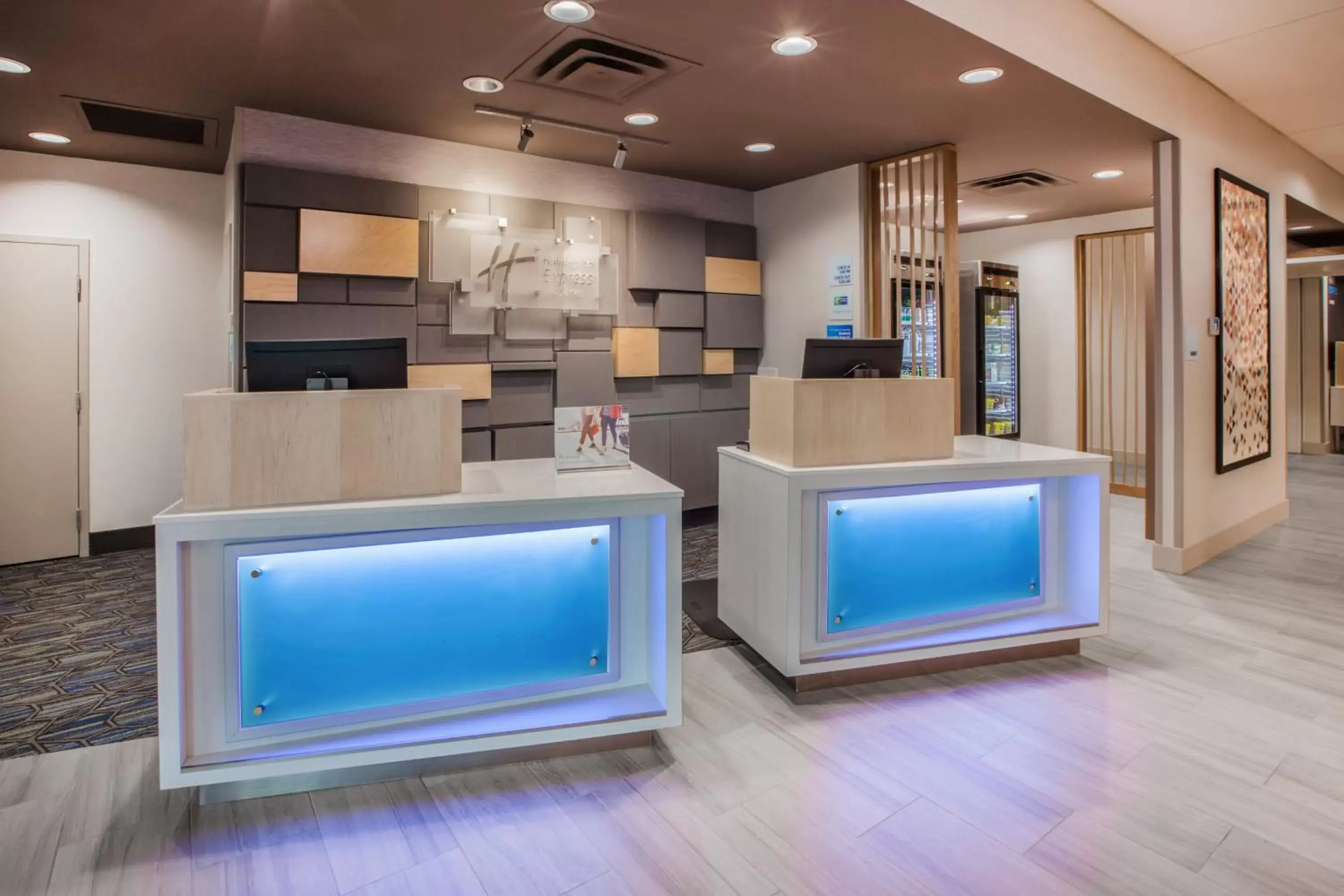 Property building in Holiday Inn Express & Suites - Plano - The Colony by IHG Property building in Holiday Inn Express & Suites - Plano - The Colony by IHG