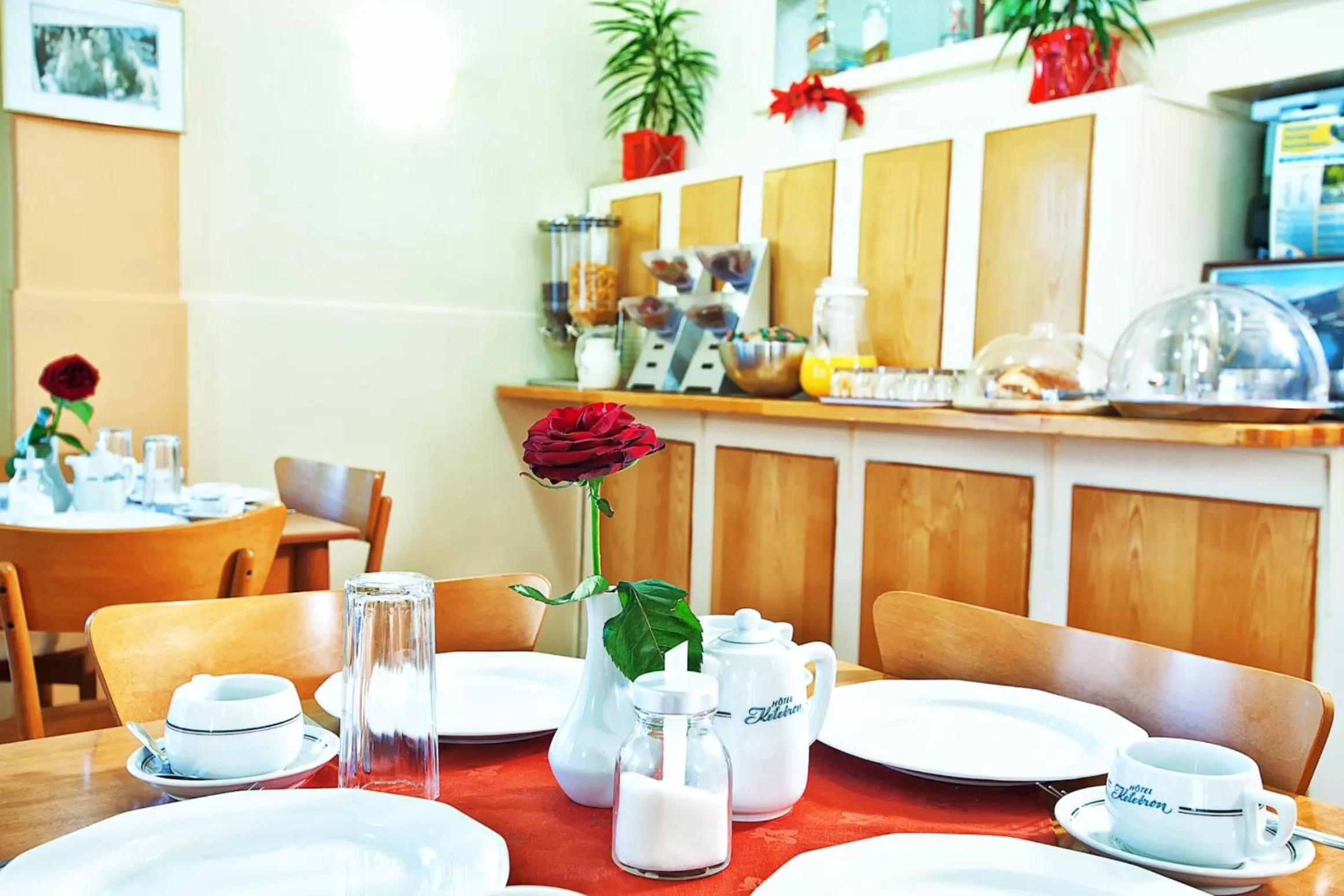 Restaurant/places to eat in Keletron Hotel - Bike friendly hotel