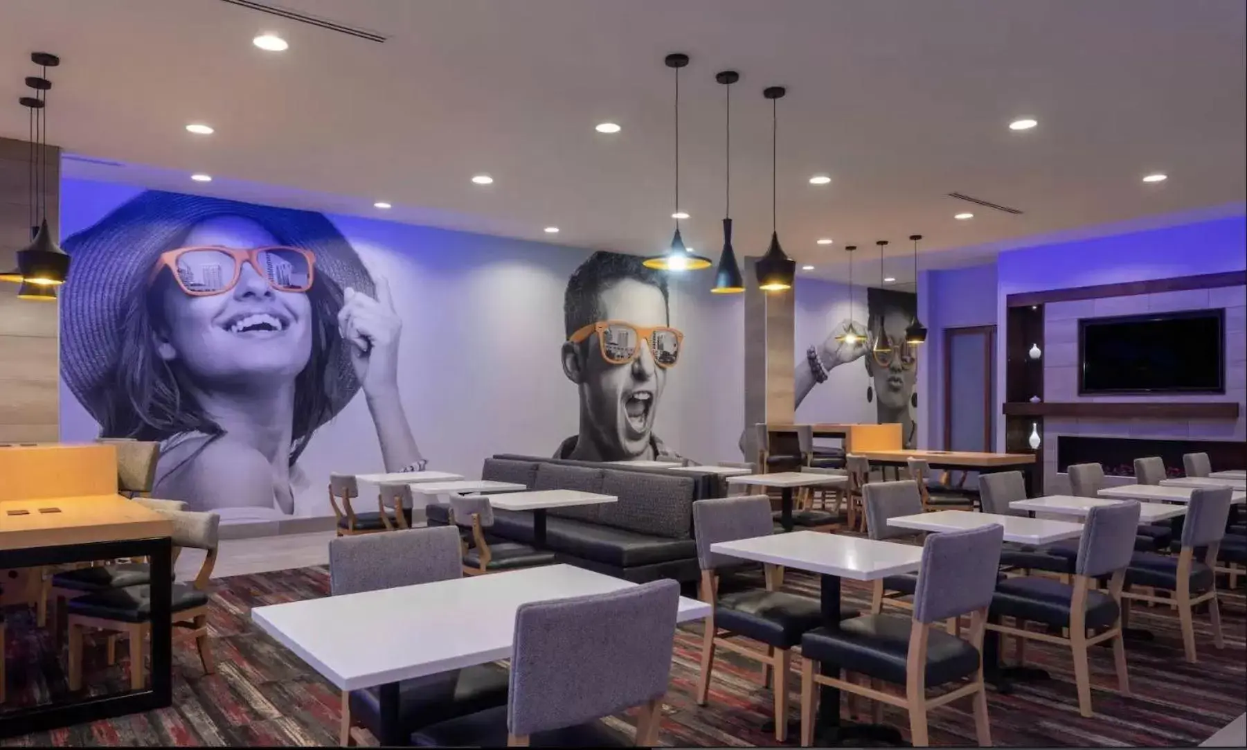 Lounge or bar, Restaurant/Places to Eat in La Quinta Inn & Suites by Wyndham Wisconsin Dells- Lake Delton