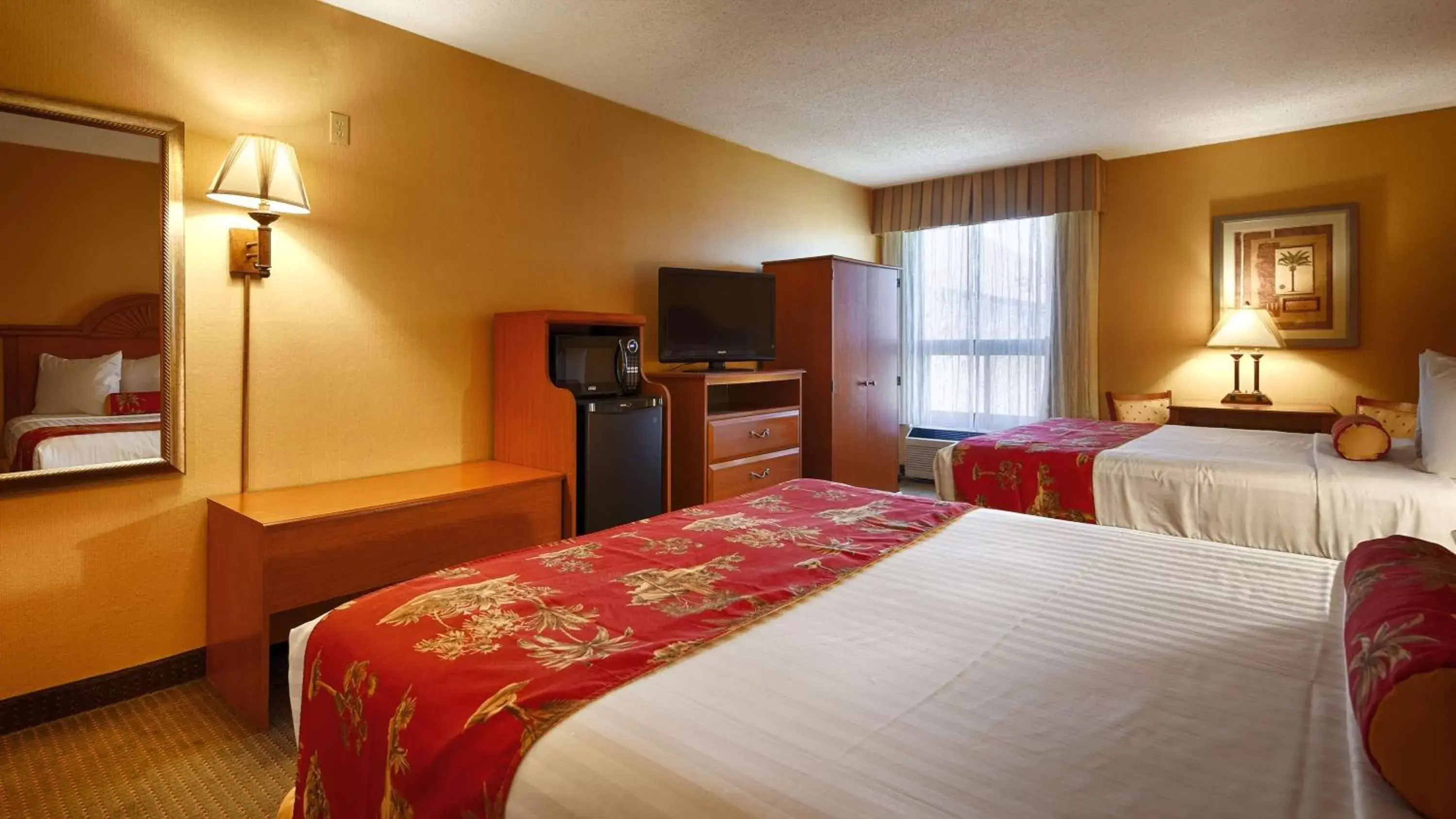 Photo of the whole room, Bed in Best Western Galaxy Inn